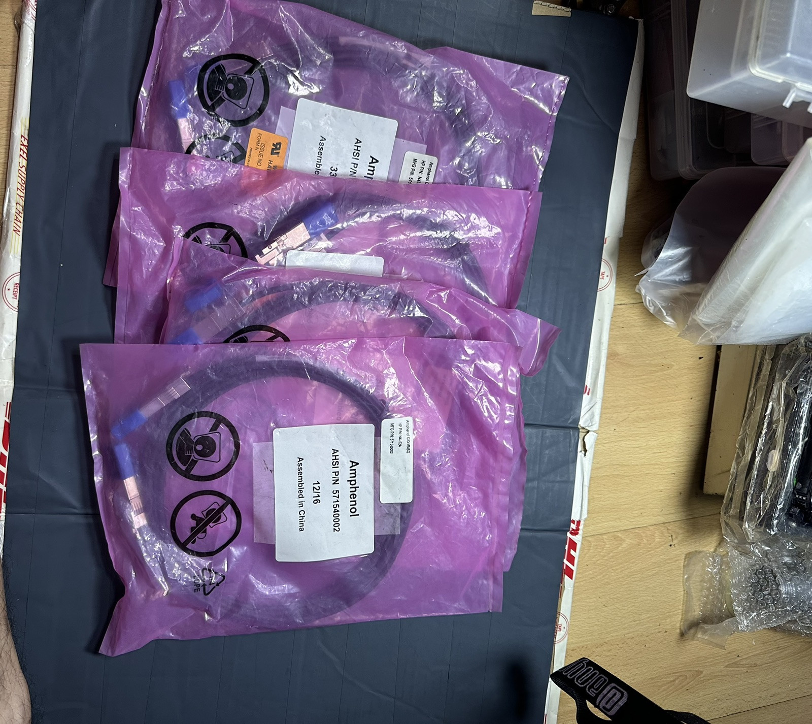 4x SFP+ 10Gbe  Amphenol 571540002 3M + Free DHL  Direct Attach CU CBL New Sealed