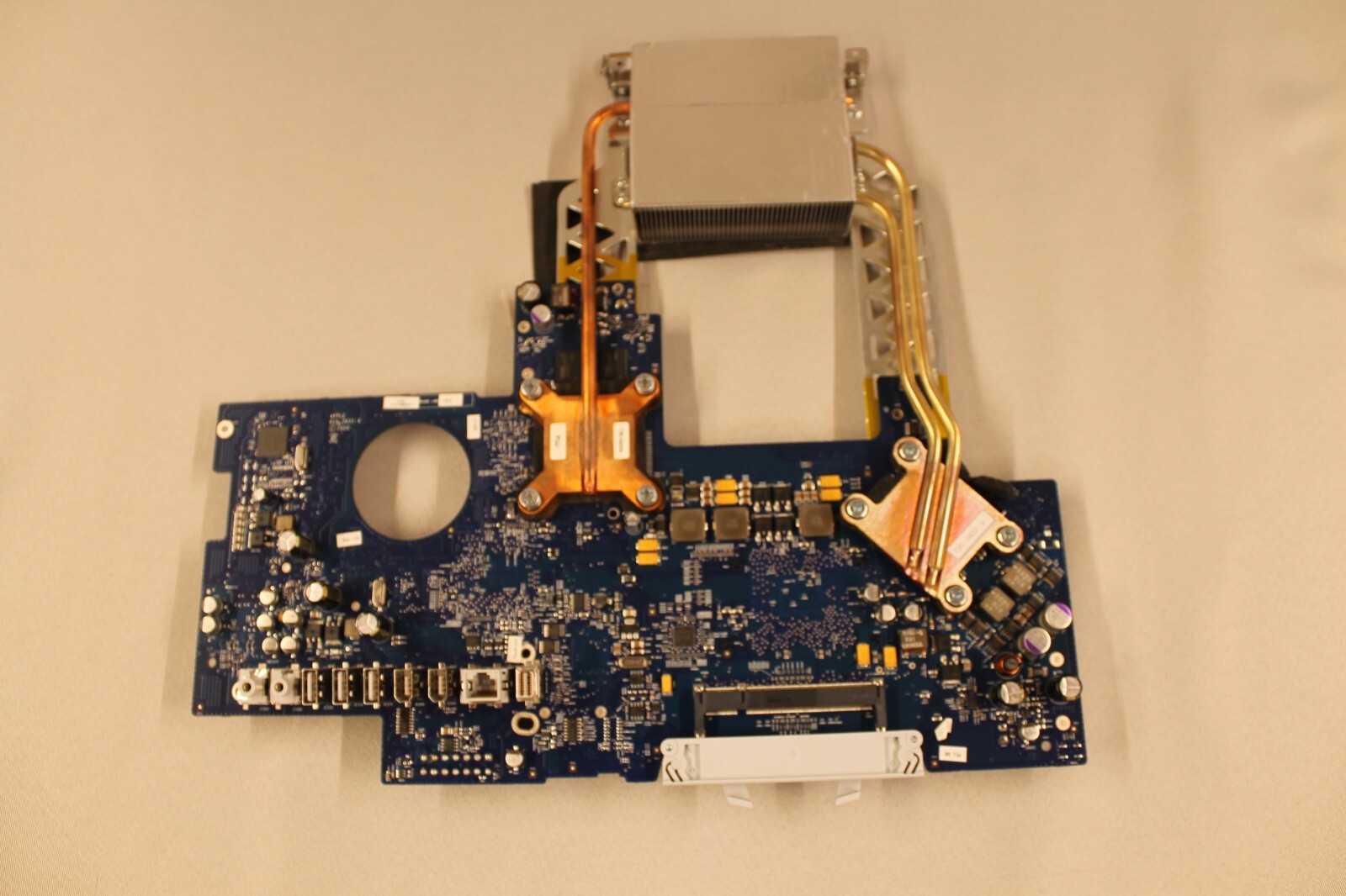 Apple A1207 Logic Board 820-2031-A w/Heatsink, WiFi, Bluetooth, Infra Red TESTED