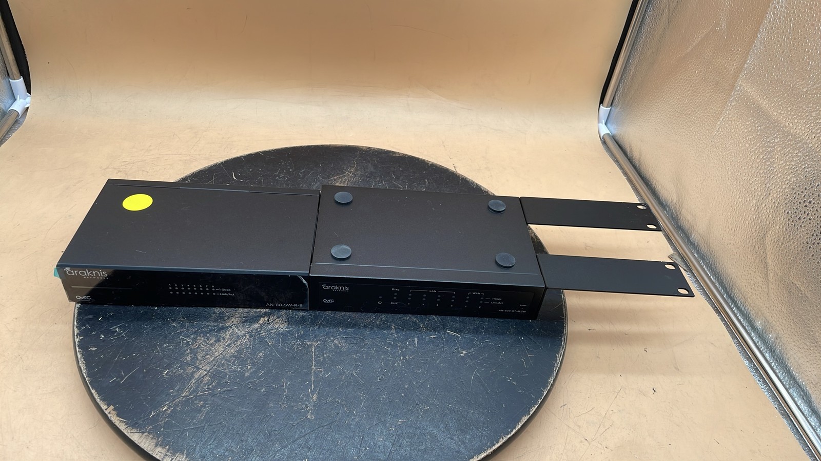 Araknis AN-300-RT-4L2W Network Router & AN-110-SW-R-8 Ethernet Switch Lot of 2
