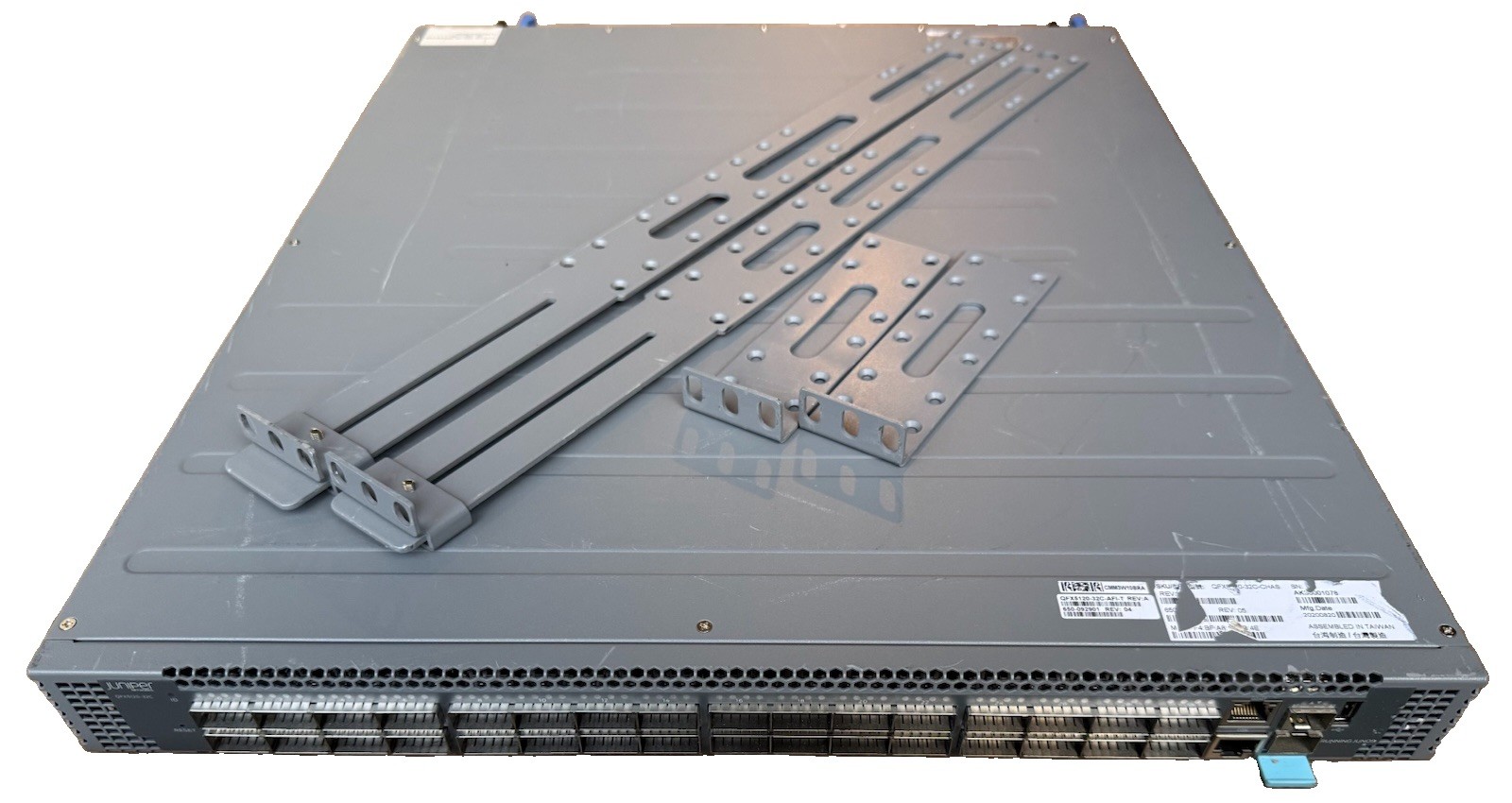 Juniper QFX5120-32C-AFI  32x100GbE Switch Dual AC Airflow In, Rail Kit Included