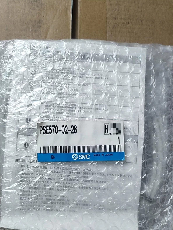 1PC NEW PSE570-02-28 SMC Pressure Switch Sensor