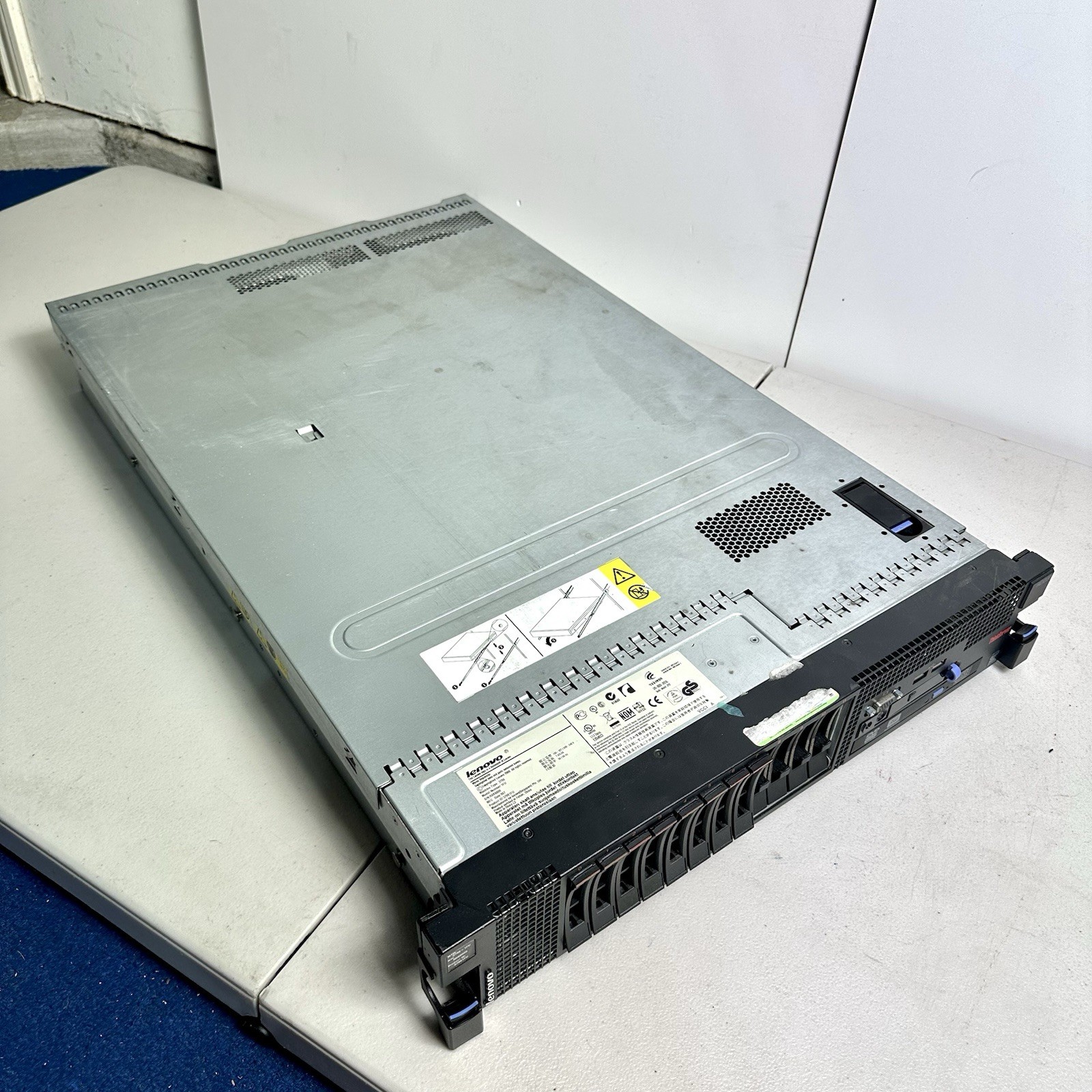 Lenovo ThinkServer rd220 Server W/ Caddies & 8TB Hard Drives No OS TESTED