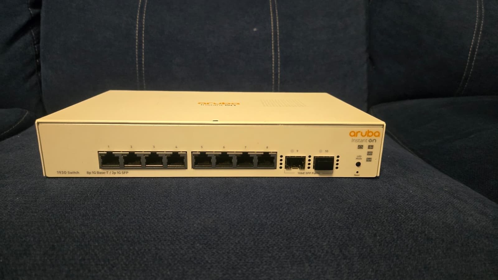 Aruba JL680A Instant On 1930 8p 1G Base-T 2p 1G SFP Switch Networking