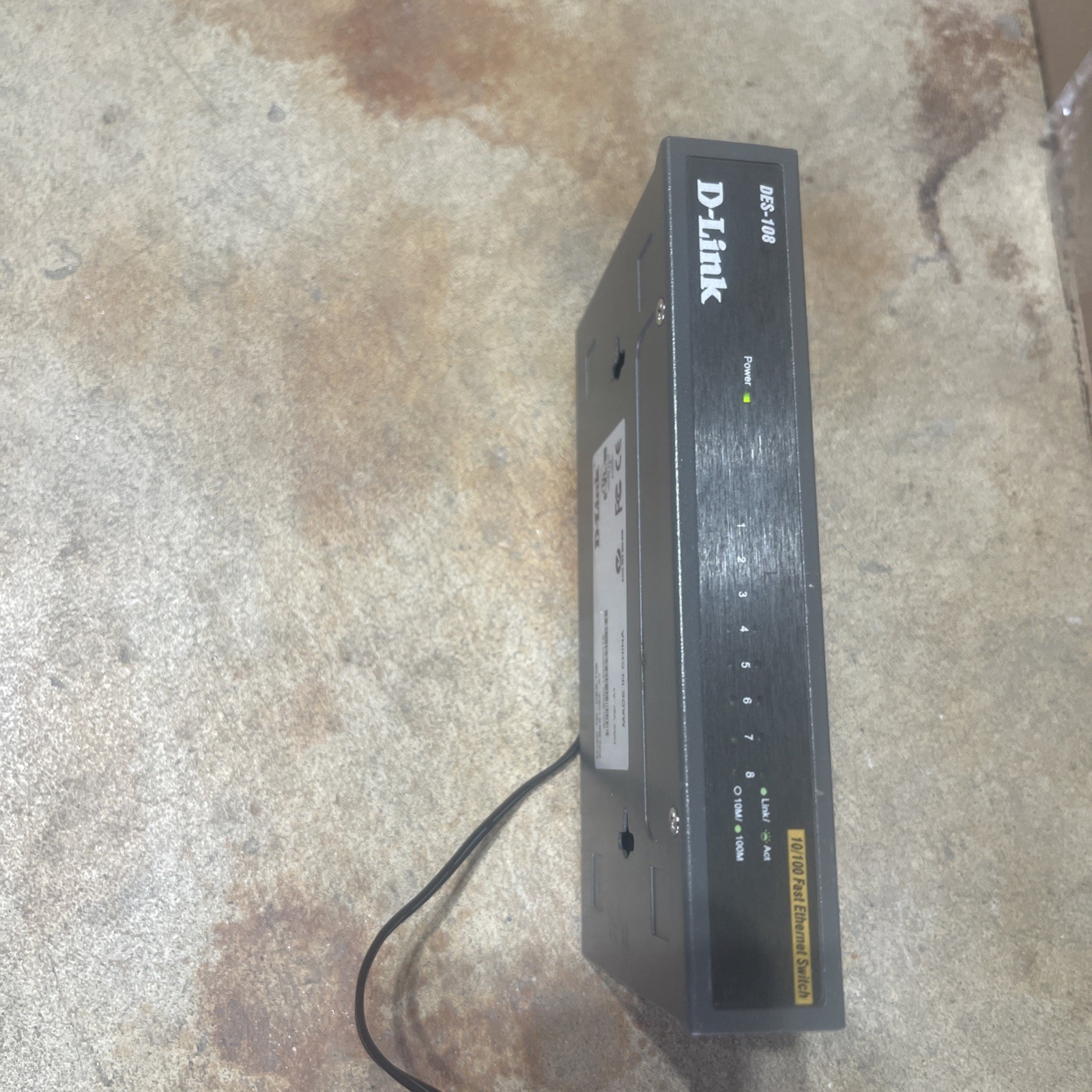 Des-108  D-link 8 Port