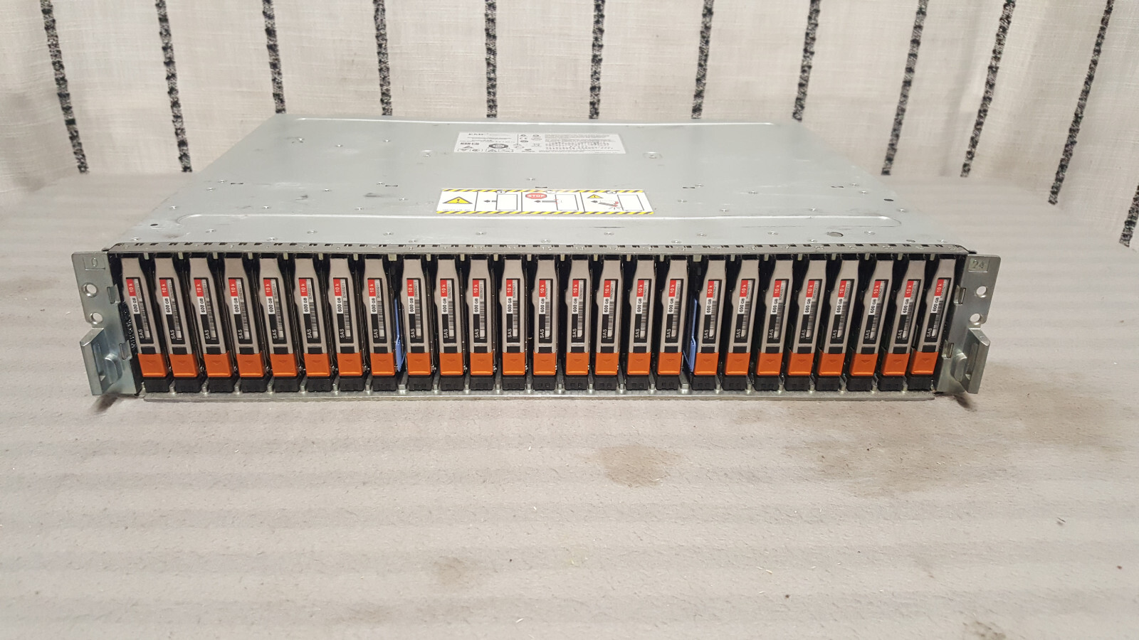 EMC2 Model SAE Hard Disk Expansion Array 25x600Go SAS