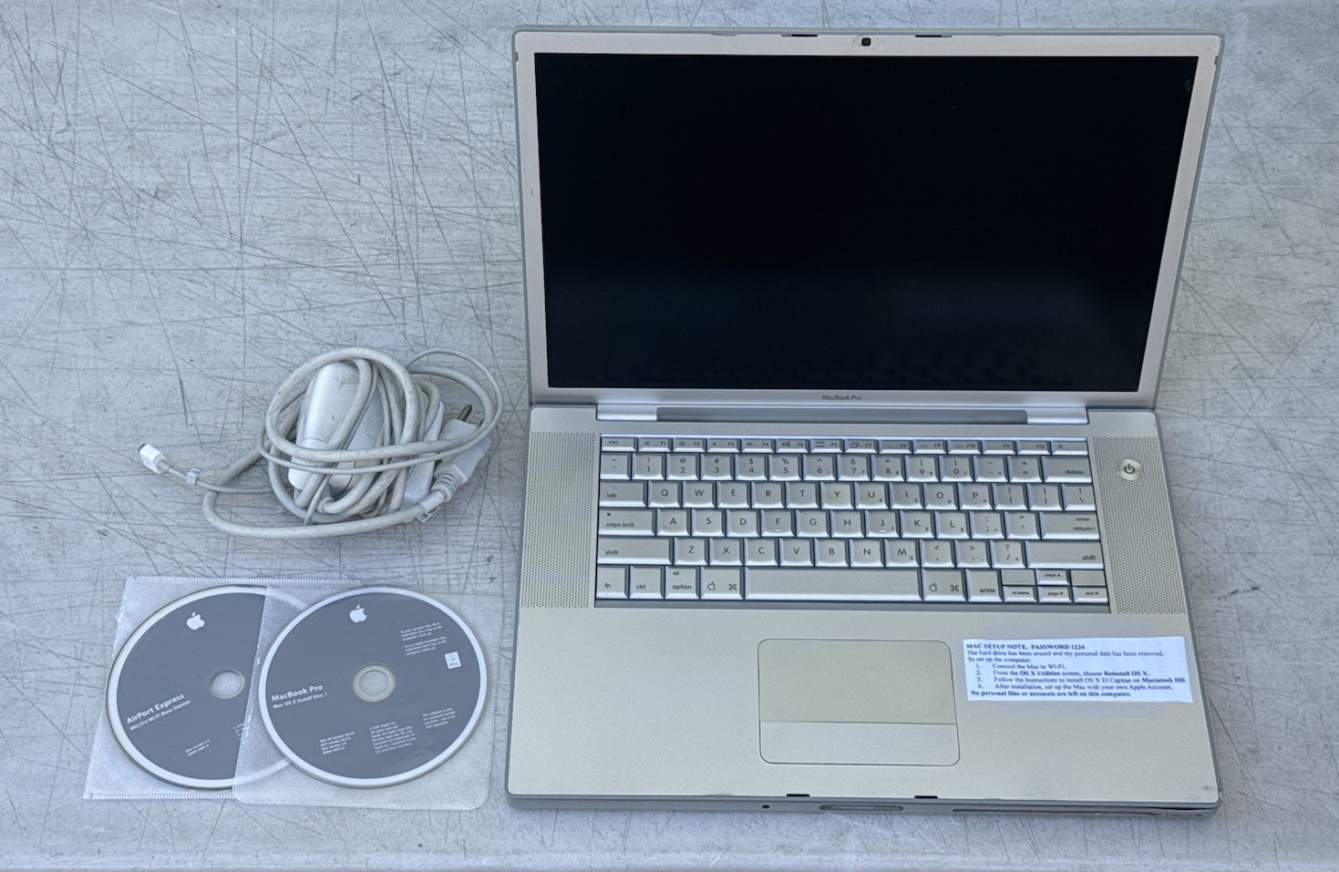 Apple MacBook Pro 15" Late 2007 (A1226) with Power Cord WORKING READ DESCRIPTION
