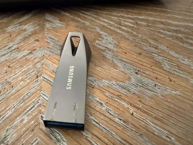 SAMSUNG BAR plus 3.1 USB Flash Drive, 128GB, 400Mb/S, Rugged Metal Casing, Stora