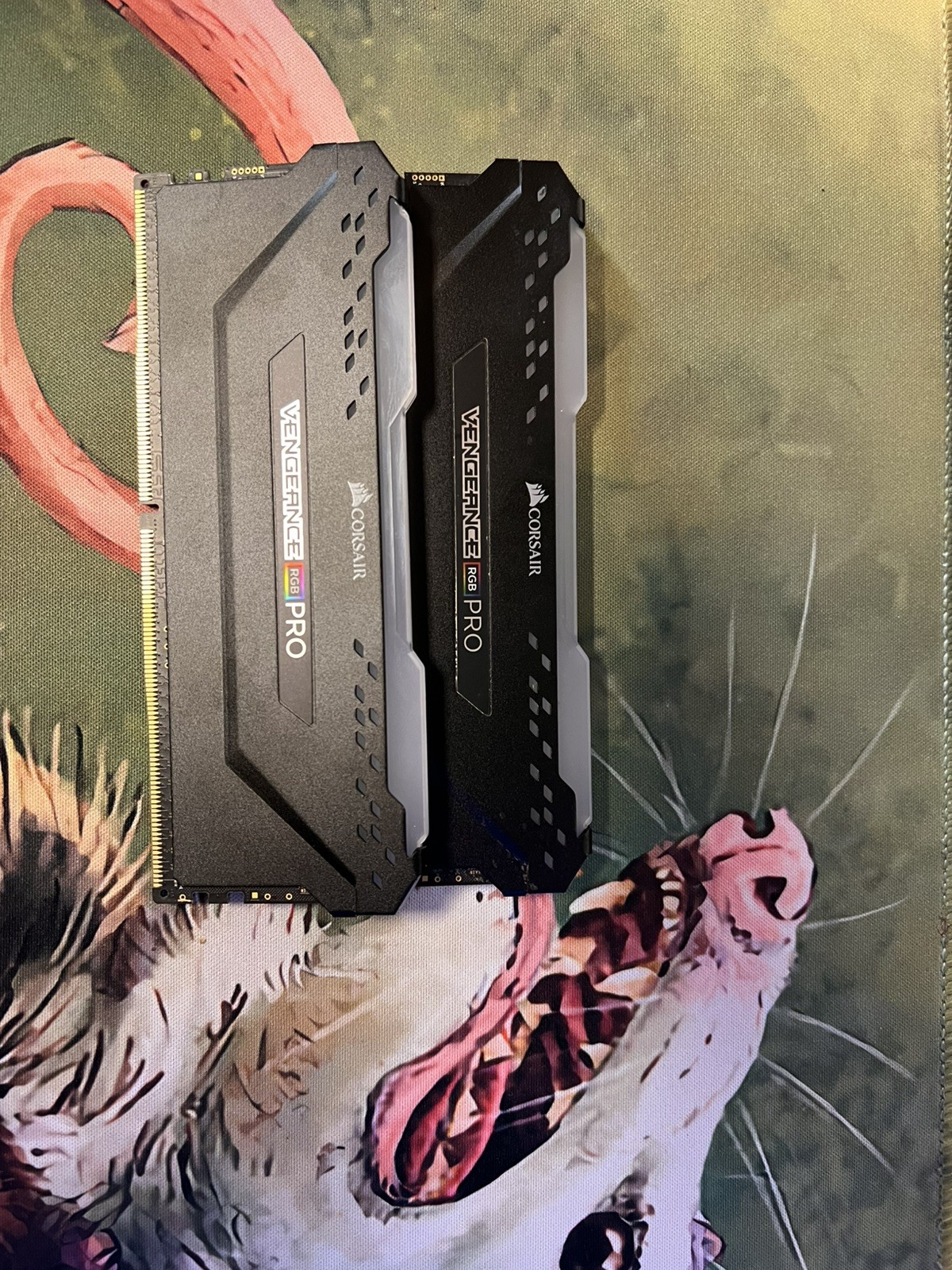 Corsair CMW16GX4M2C3200C18 3200 MHz RGB 8GB DDR4 SDRAM - Black. qty 2