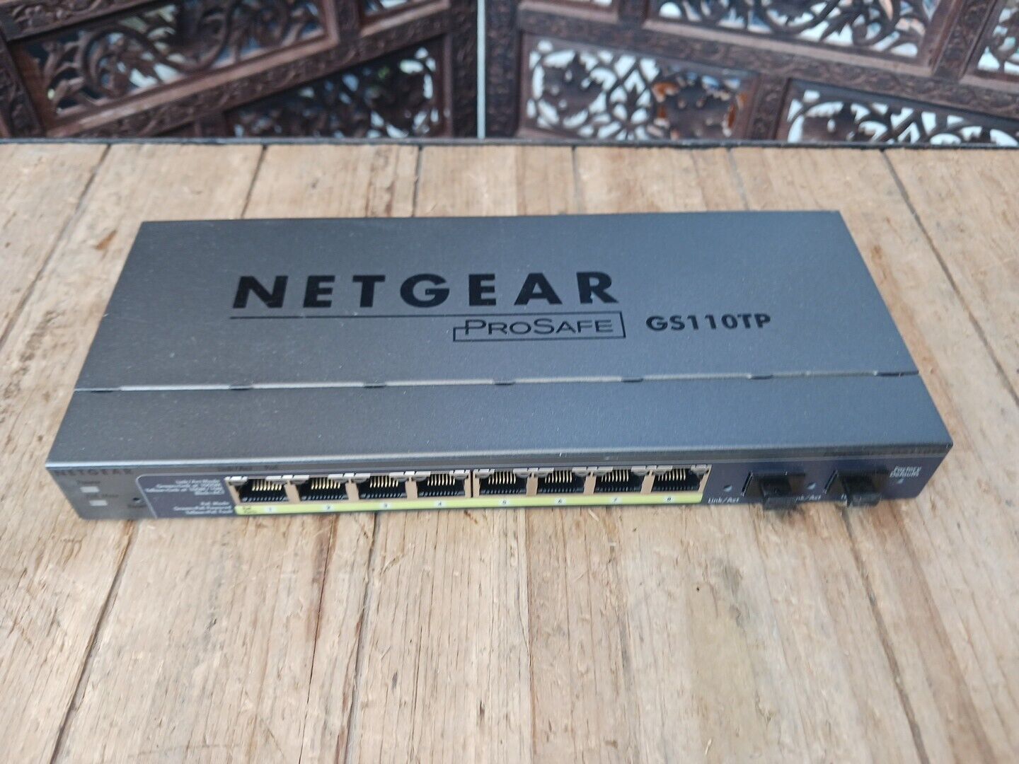 NETGEAR Pro Safe 8 Port Gigabit Ethernet Smart Switch GS110TP