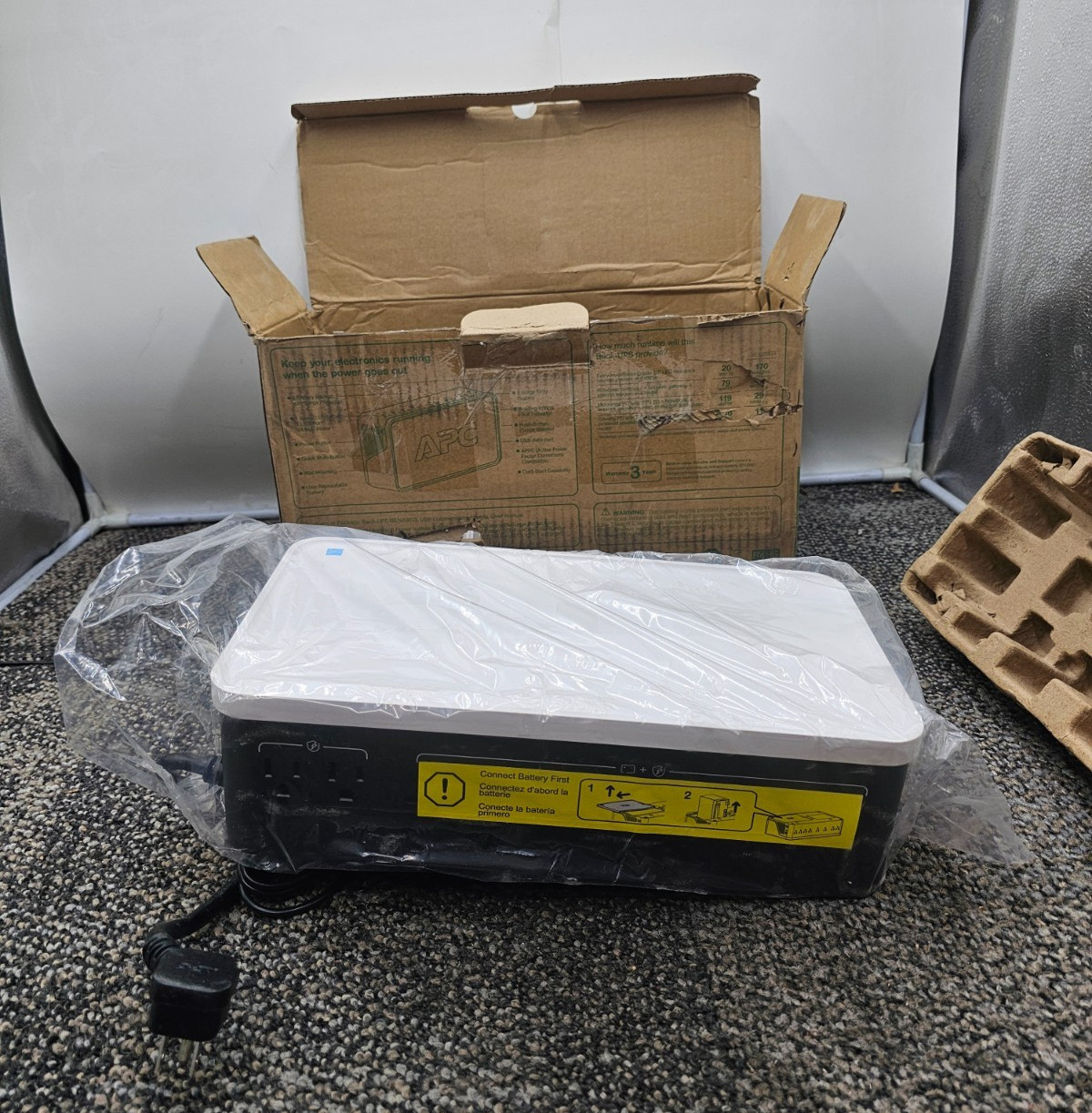 Schneider APC BE1050G3 Back-UPS, 1050VA/600W, Floor/Wall Mount, 120V, 8 Outlets