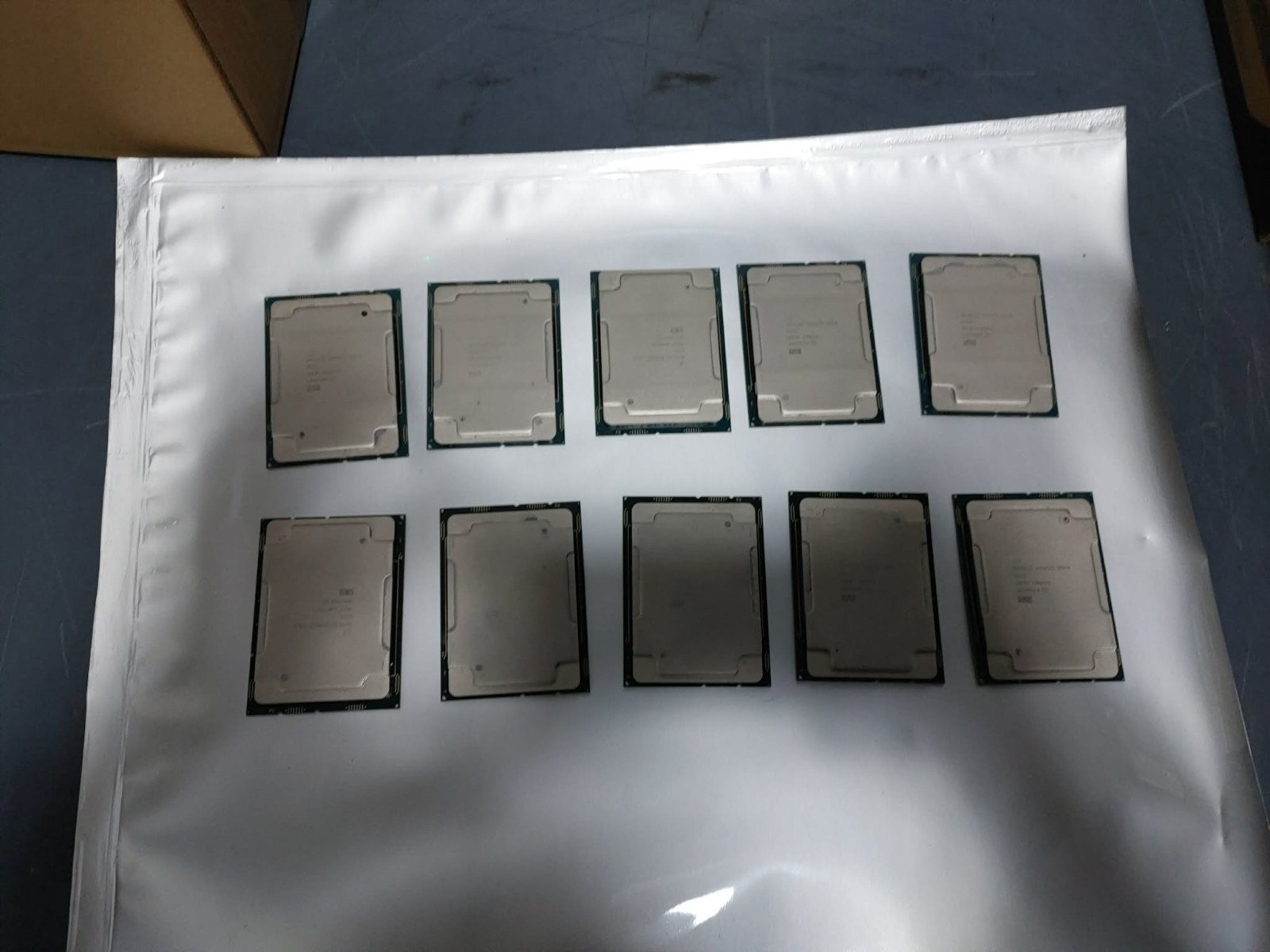 Lot 10 Intel Xeon Gold 6242 SR8FY 2.8GHz 22MB 16-Core FCLGA 3647 CPU Processor
