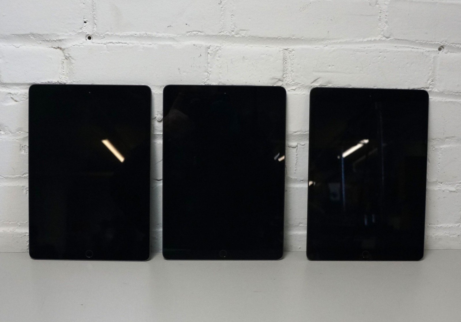 Lot of 3 Apple iPad 8th Gen A2270 32GB WiFi Space Gray for Parts/Repair