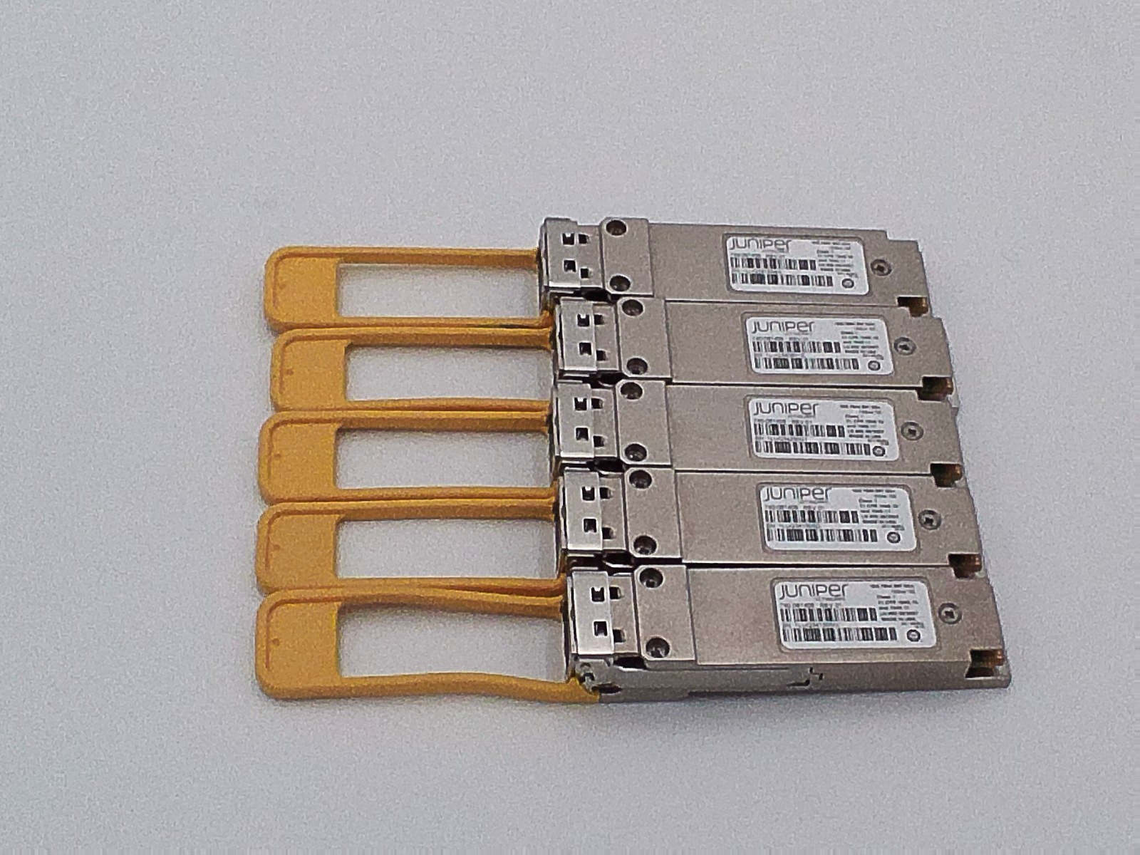 Lot of 5 Juniper Networks QSFP28 100G Base PSM4 SMF optics (740-061406)