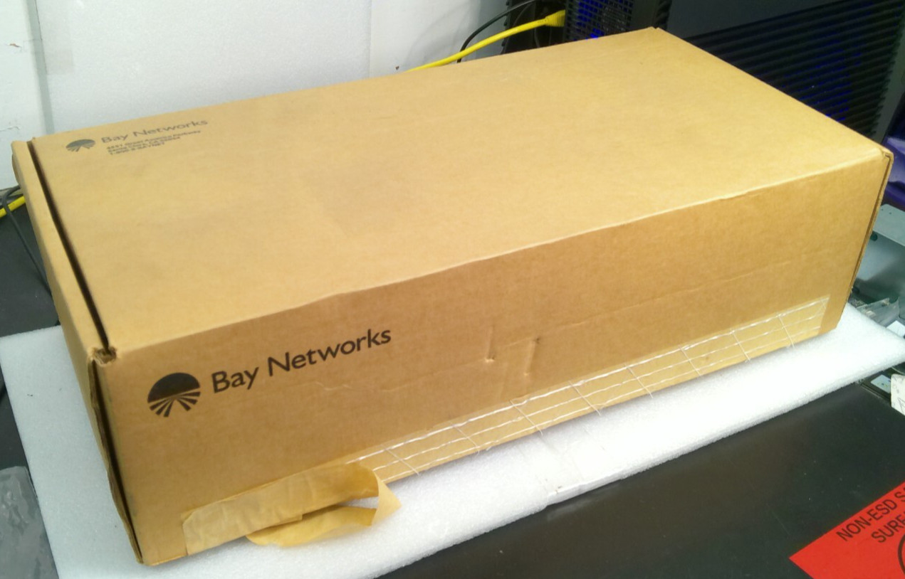 Bay Networks Synoptics LattisHub 2803 16 Port