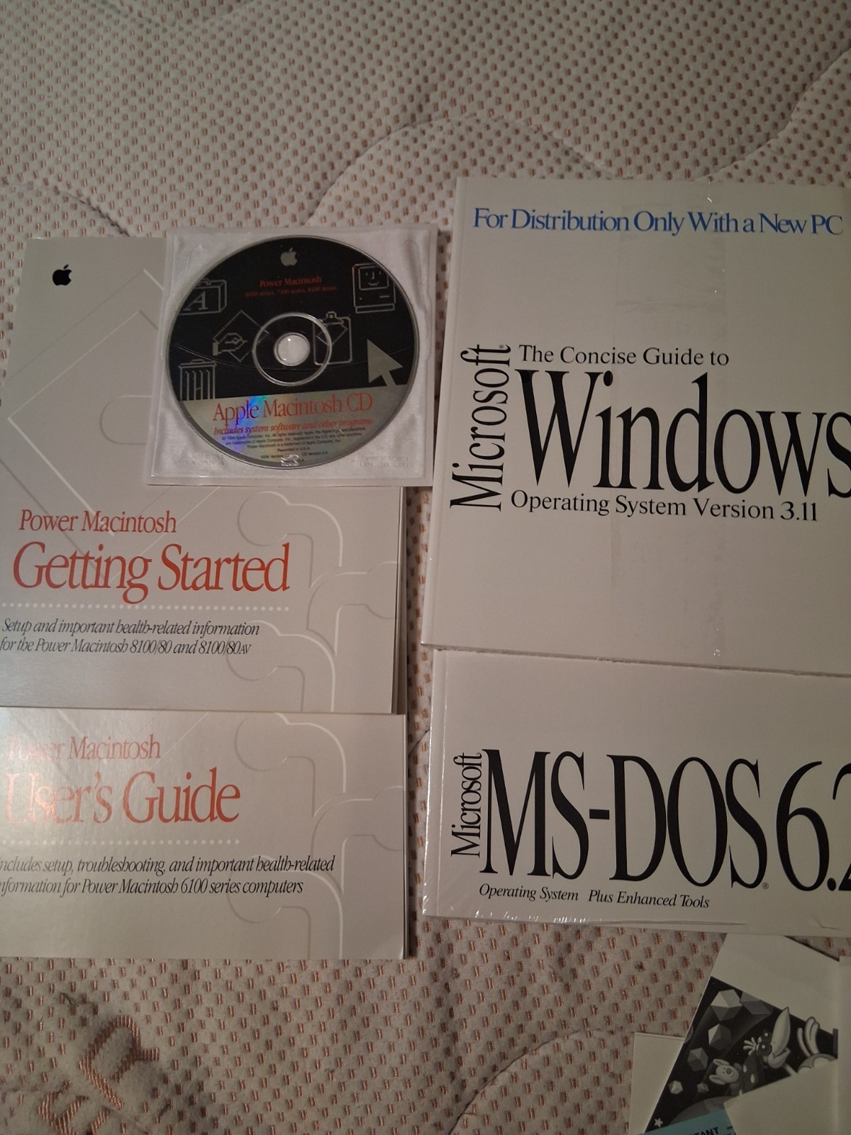 1994 Macintosh MS- DOS 6.2/ Microsoft Windows 3.11, NEW User's Guide Booklets