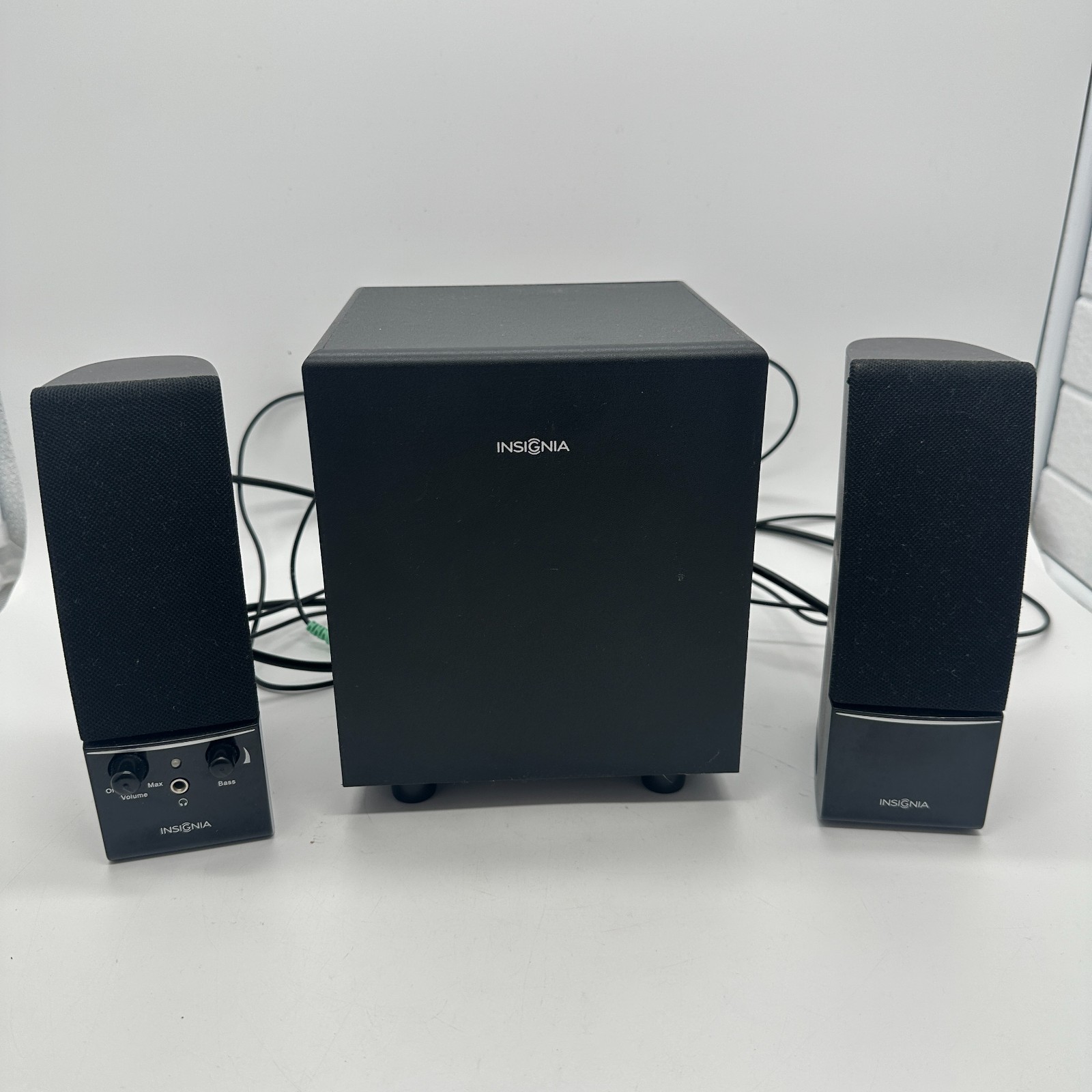 Insignia NS-PCS21 Black Computer Speakers With Subwoofer- Works Nice Sound