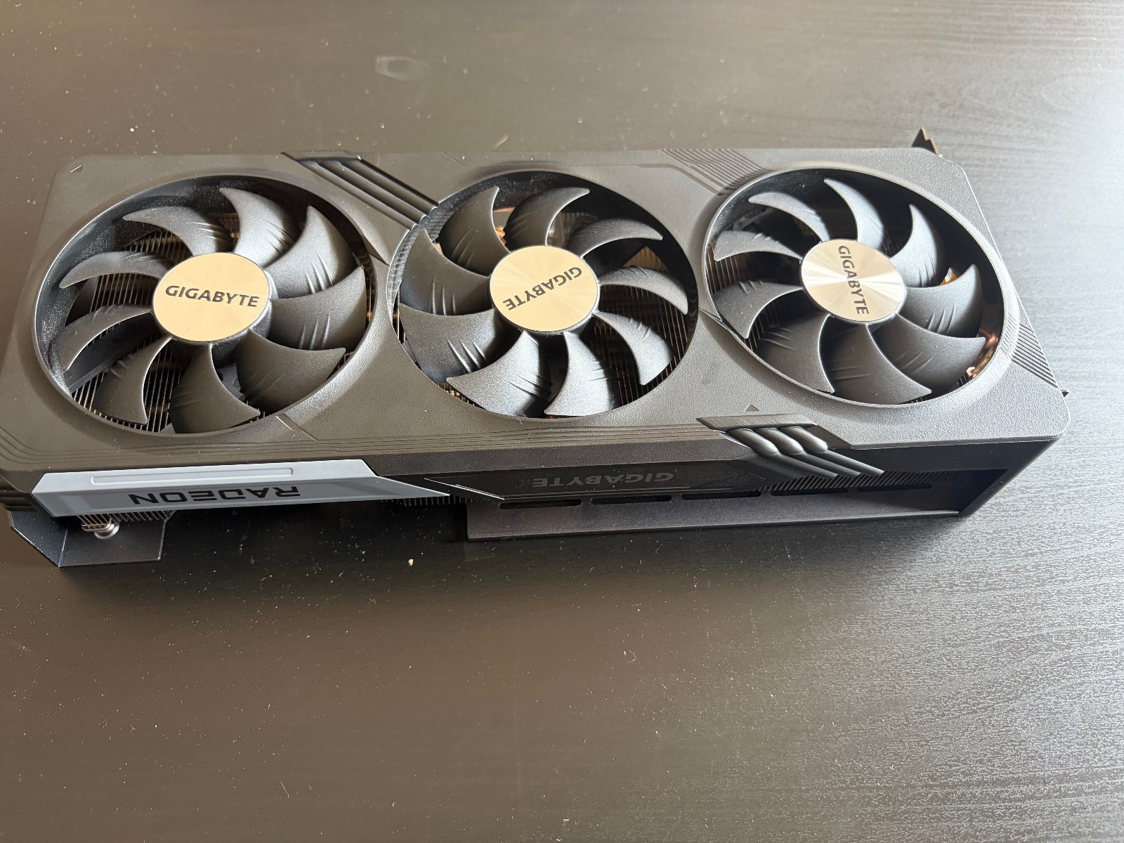 GIGABYTE Radeon RX 7700 XT GAMING OC 12 GB 3x WINDFORCE Fans 192-Bit GDDR6