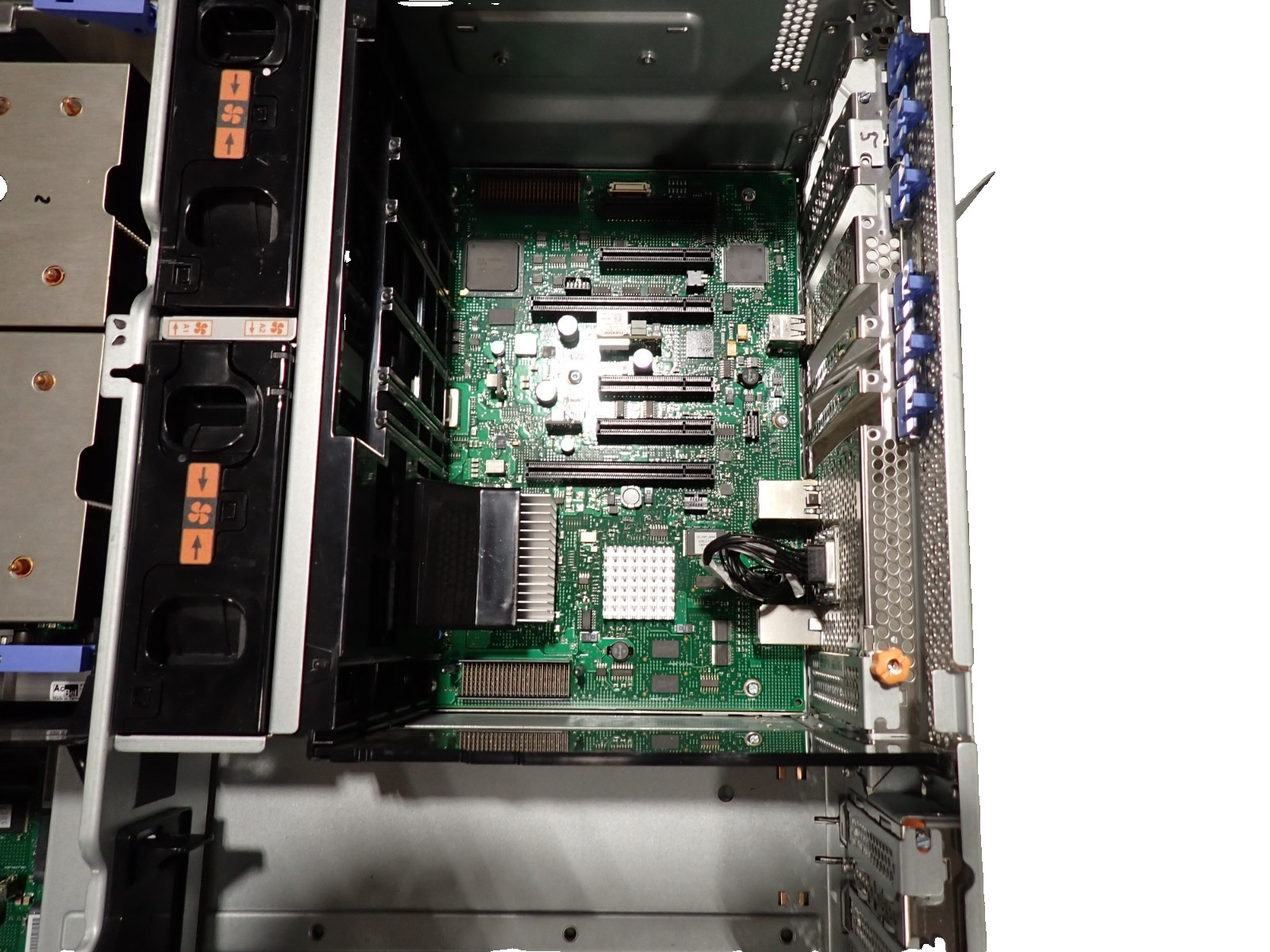 IBM 00E2520 6-Slot SAS SFF SATA W/ HH Bay CCIN 2BD5 DASD Media Backplane 
