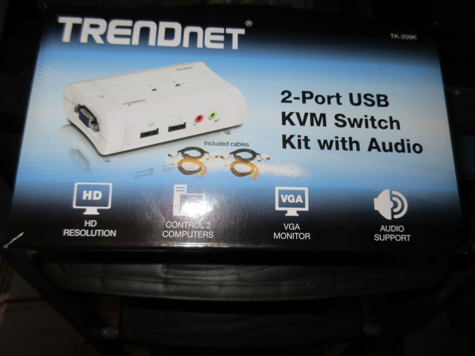 TRENDnet TK-209K 2-port USB KVM Switch Kit with Audio open box