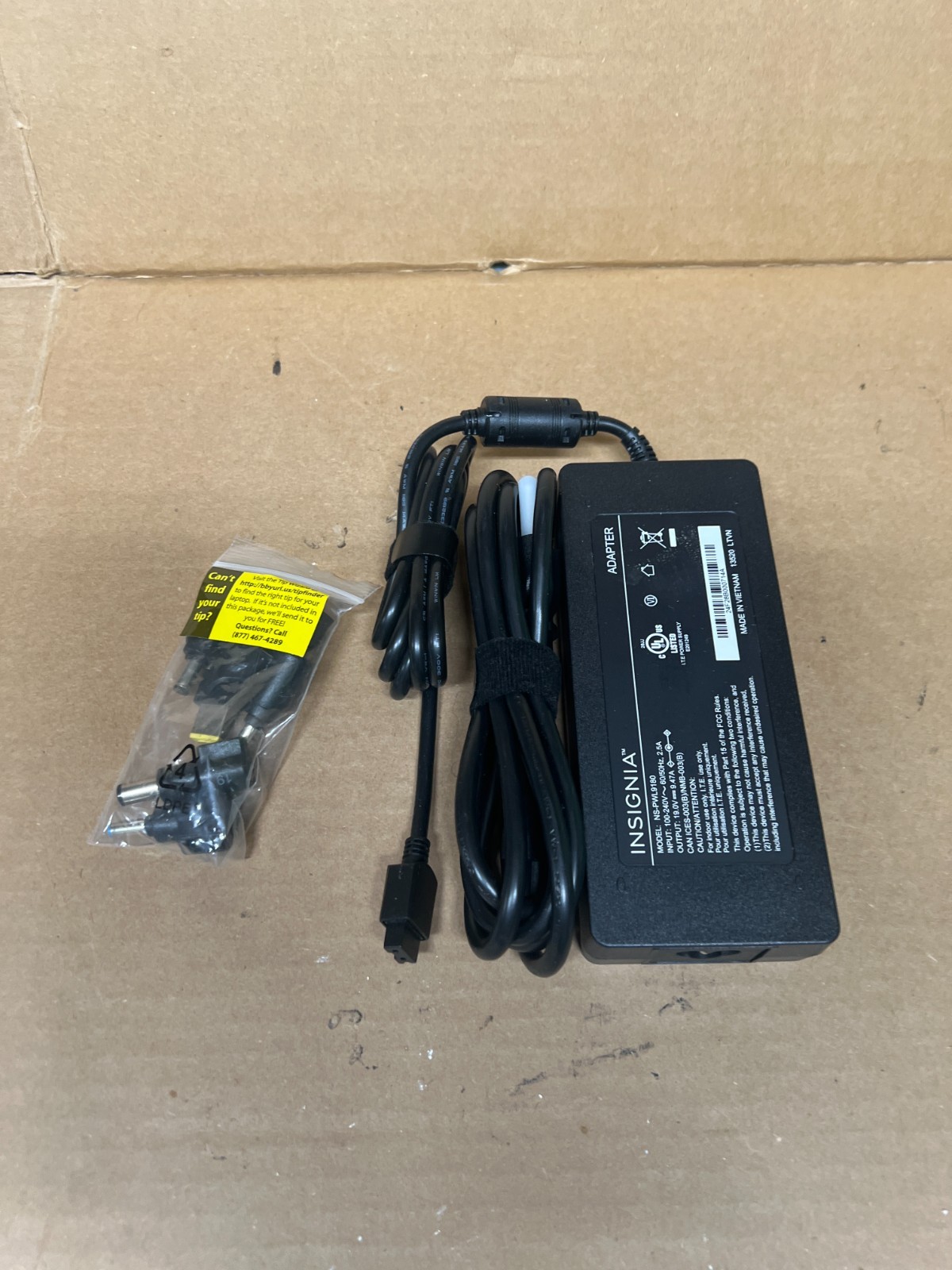 Insignia- Universal 180W High-Power Laptop Charger - Black