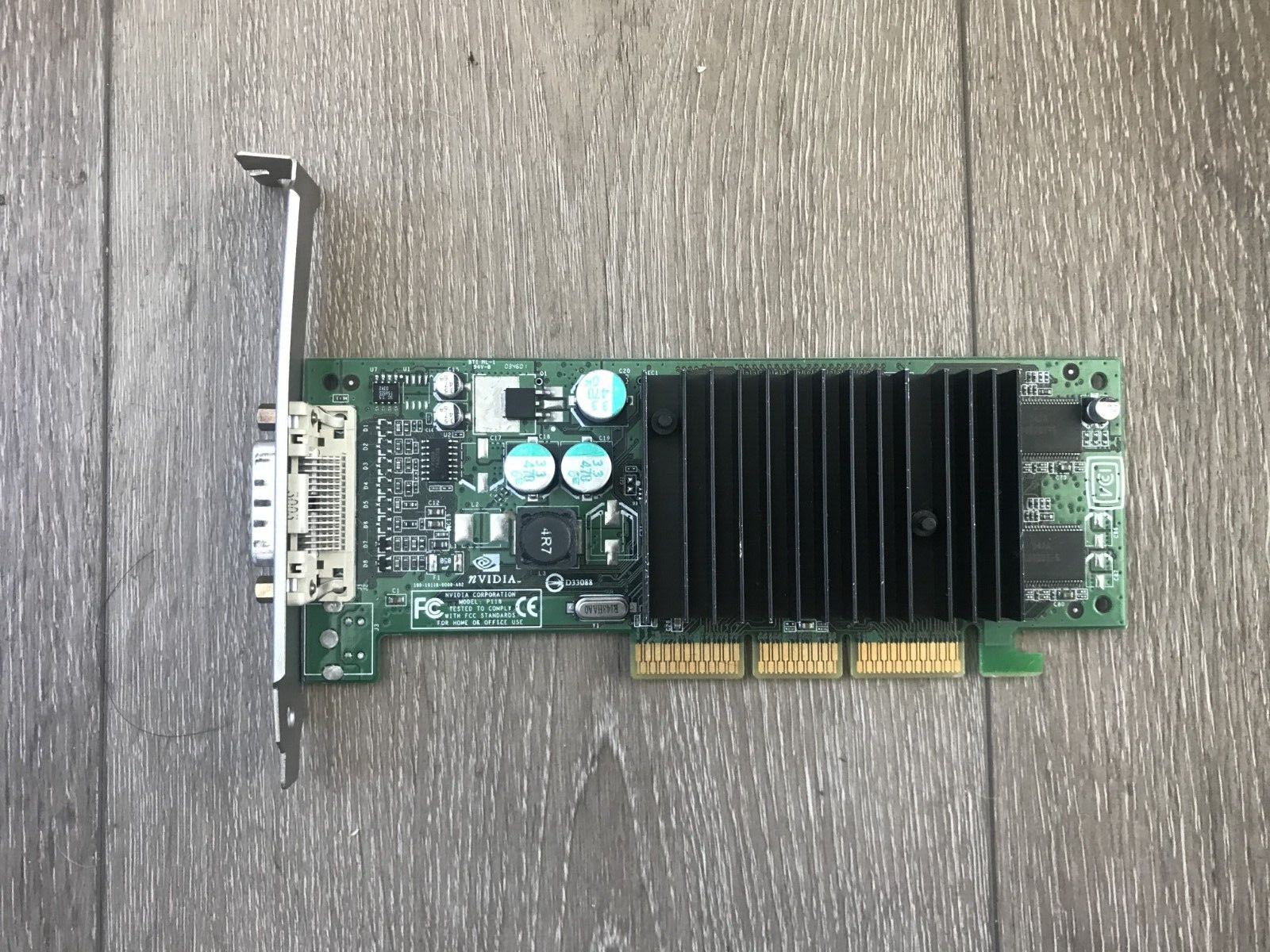 Dell NVIDIA Quadro4 280NVS P118 DMS-59 64MB AGP Video Graphics Card 0J0880
