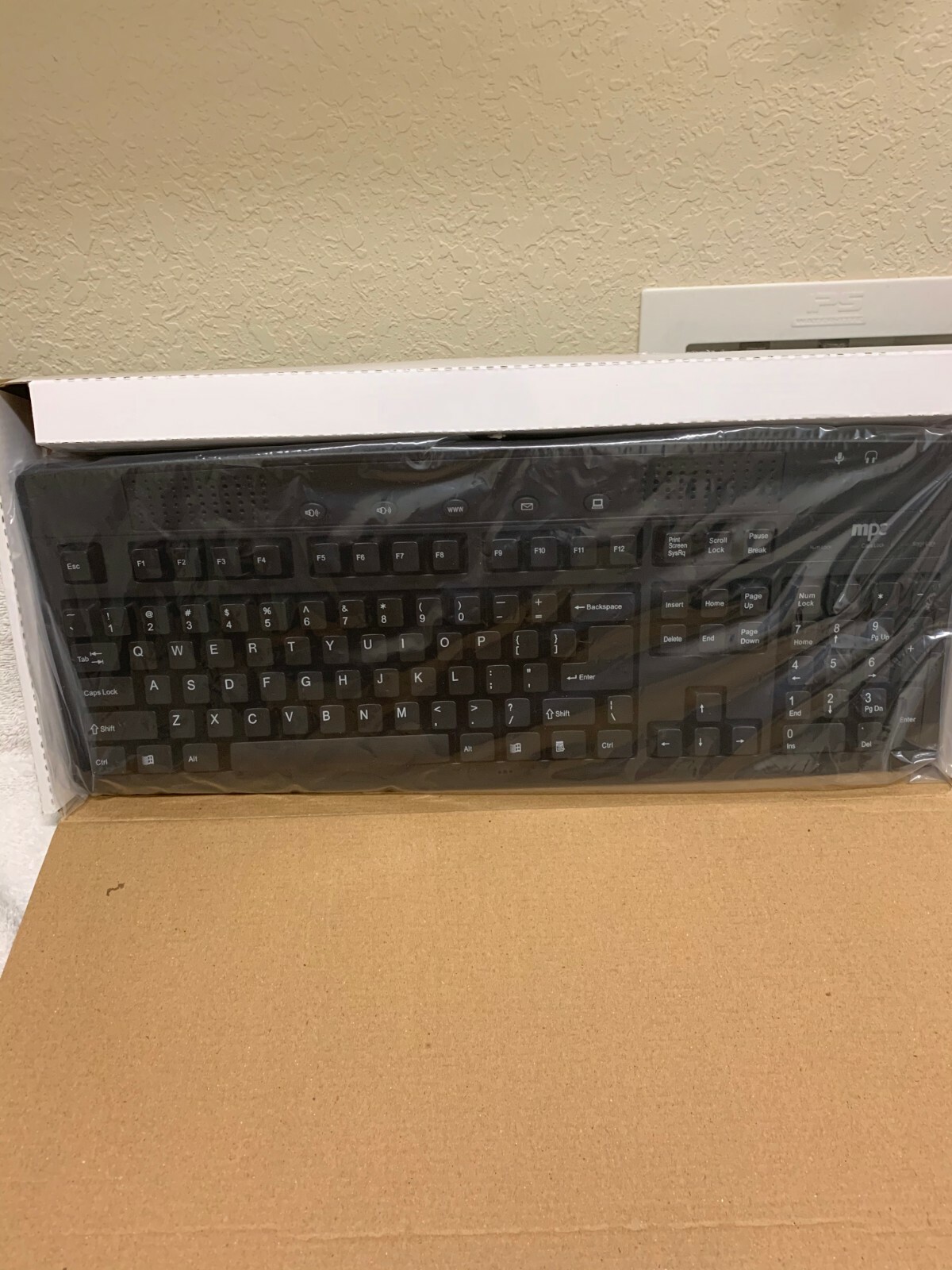 MPC Sound Keyboard 750.MPCKB.B020 Standard USB New in Box