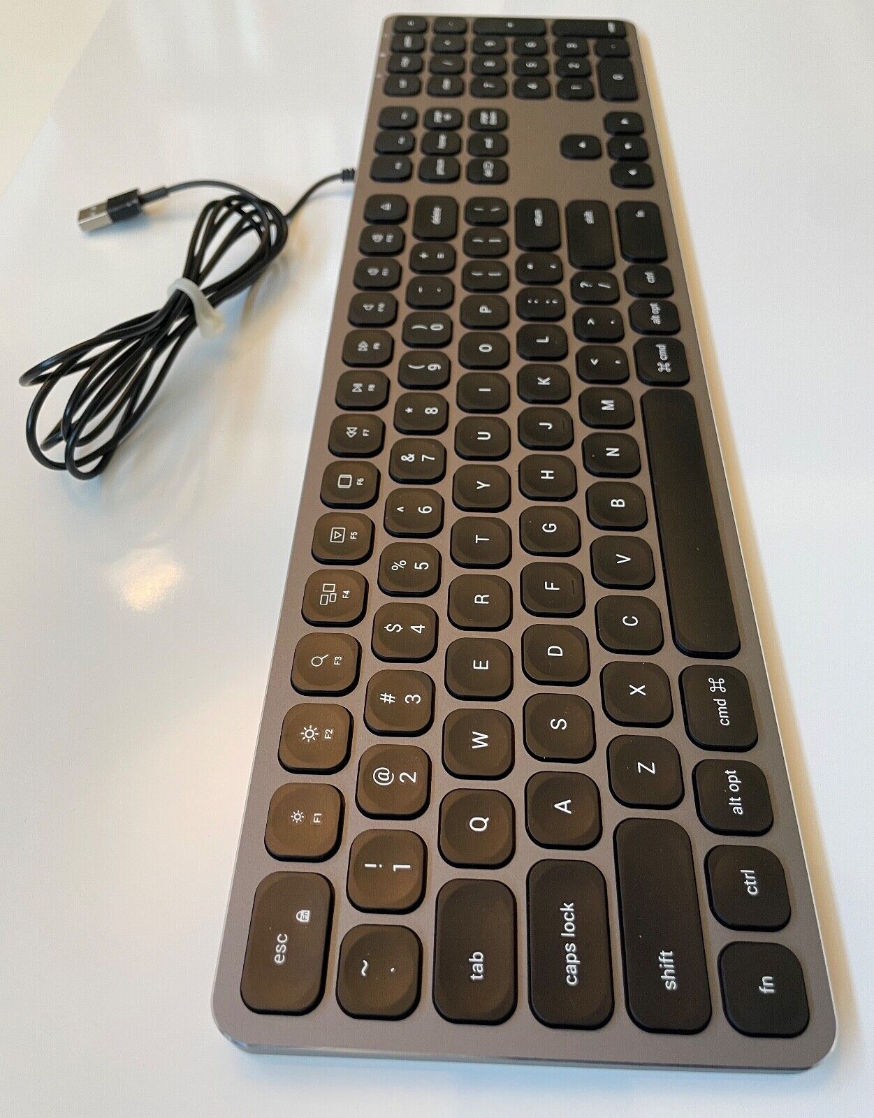 Satechi ST-AMWK Aluminum Wired USB Keyboard.  Tested, works CLEAN