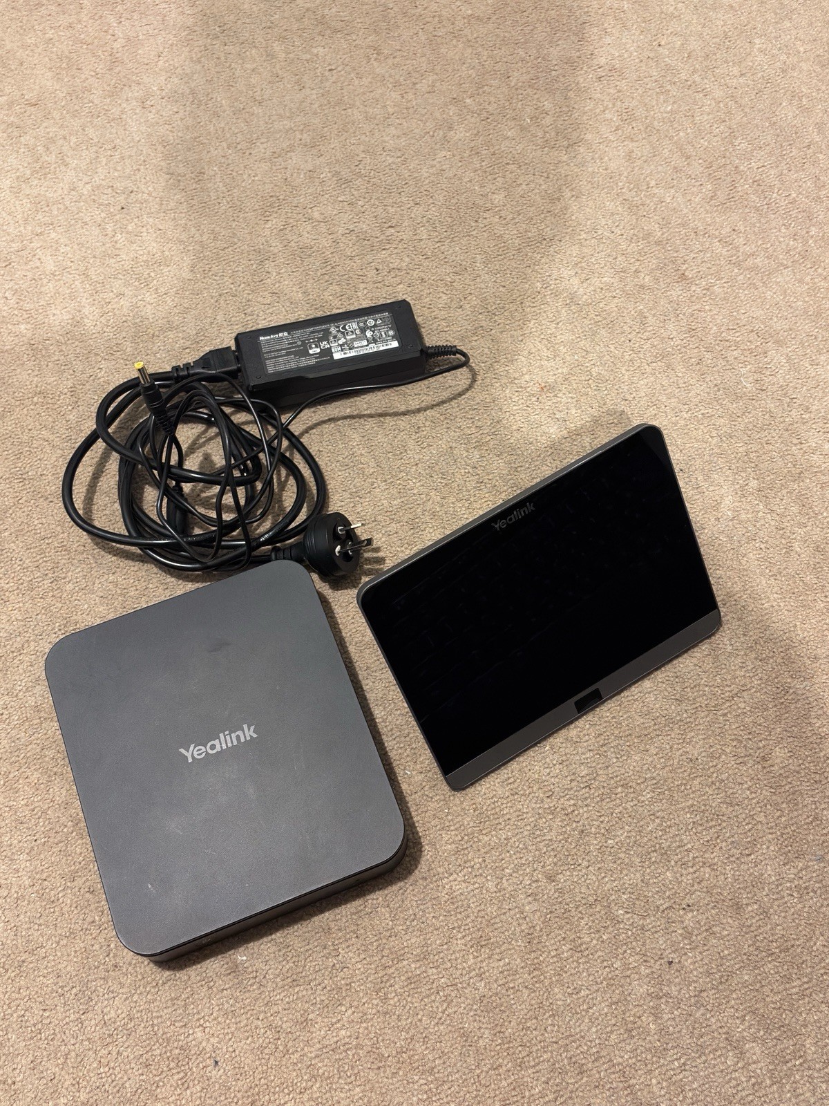 Yealink MCore PRO + MTouch 2 Touchpanel