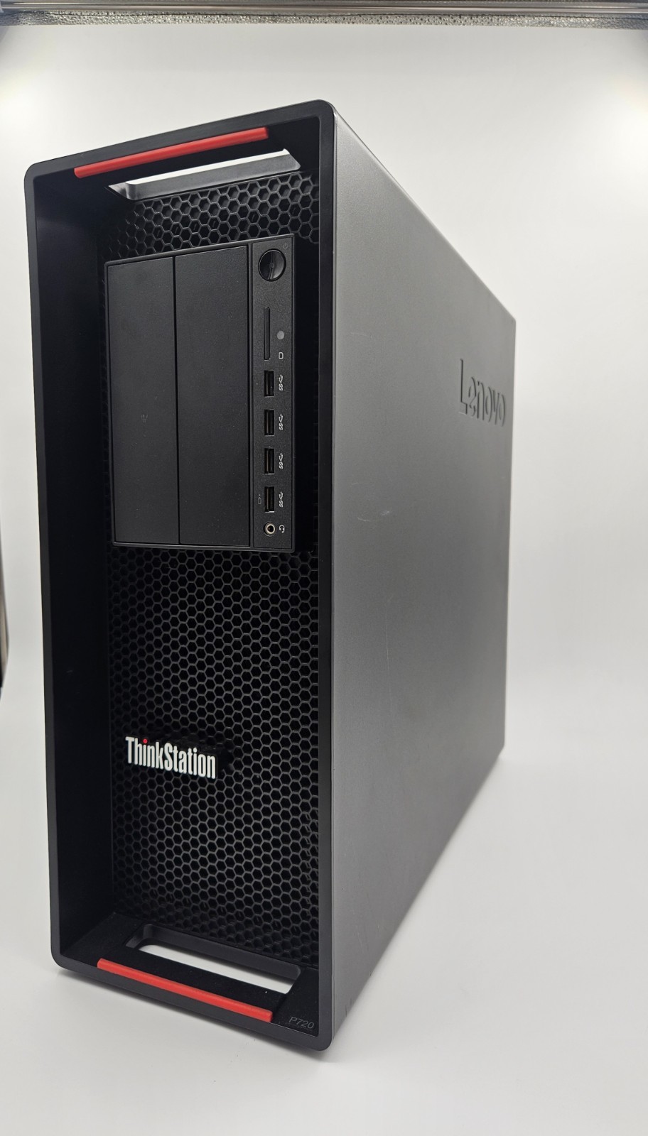Lenovo ThinkStation P720 Dual Xeon Gold 6154 36C/72T 64GB P2200