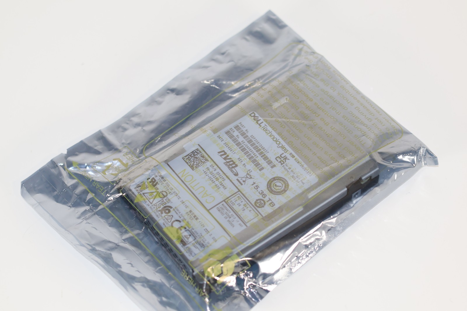 New Dell KIOXIA CM7-R 15.36TB PCIe  NVMe Gen4 2.5" SSD KCM7XRUG15T3 DX2PD 0DX2PD