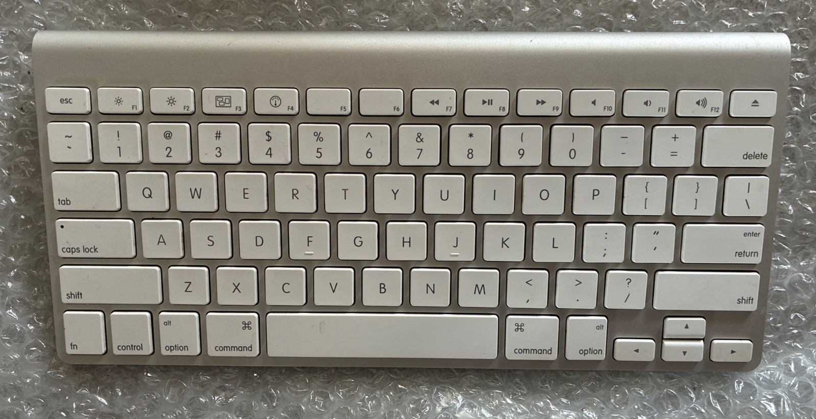 GENUINE Oem Apple Wireless Bluetooth Keyboard Apple/ Mac Tested✅