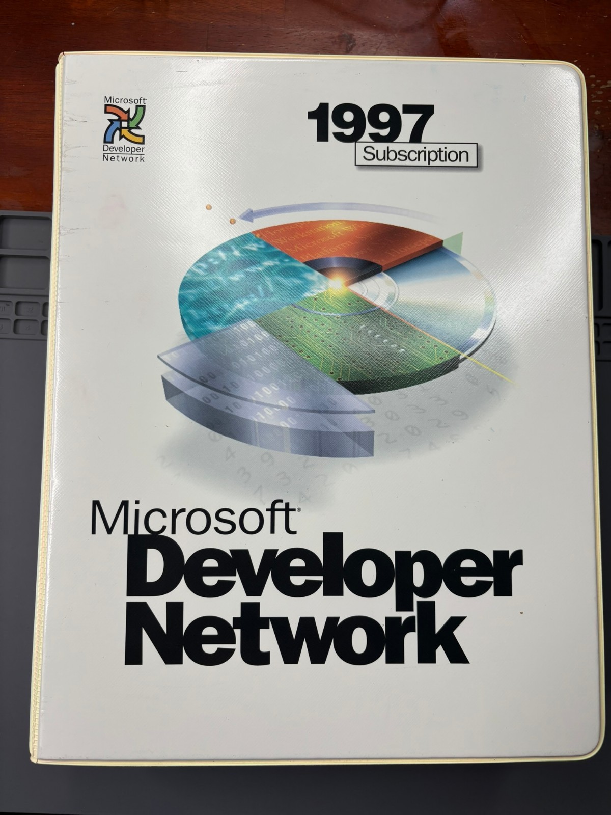 Microsoft Developer Network 1997 Subscription Binder 44 Disk Set