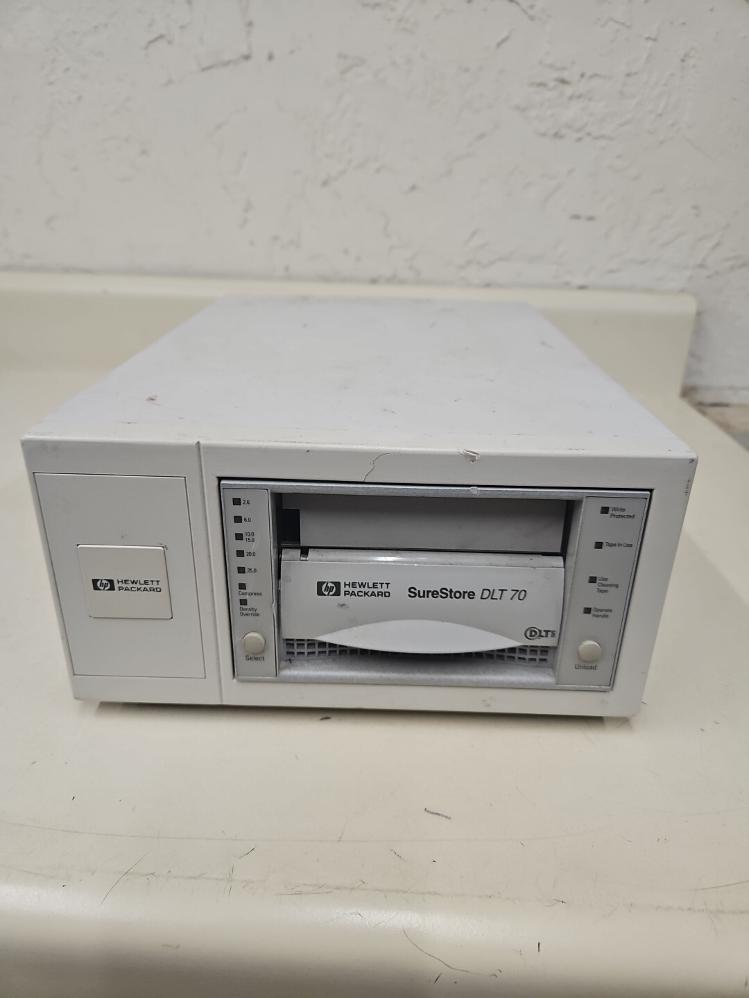 HP Sure Store DLT 70 C5658A. Untested. MG1