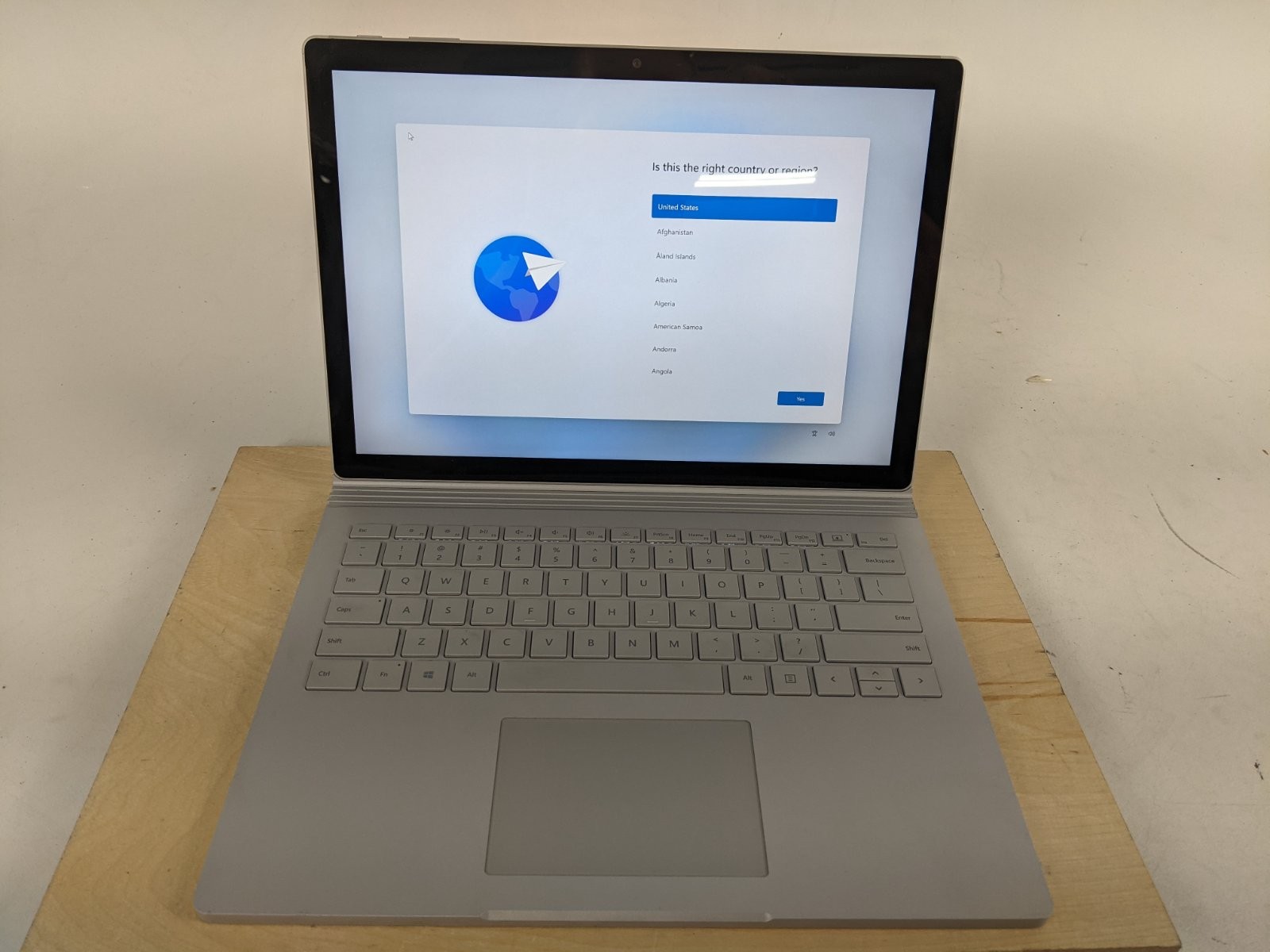 Microsoft Surface Book 2 2-in-1 Laptop/Tablet Windows 11 i5 8GB 128GB SSD