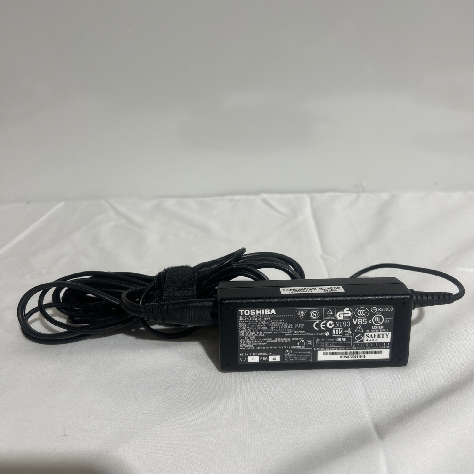 Genuine OEM Battery Charger For Toshiba N193 V85 R33030 AC AdapteR