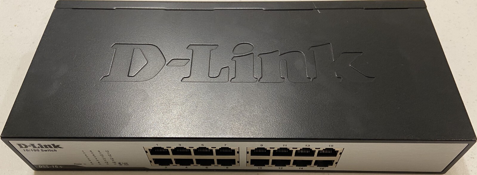 D-Link DSS-16+ 16-Port 10/100 Desktop Switch Unmanaged