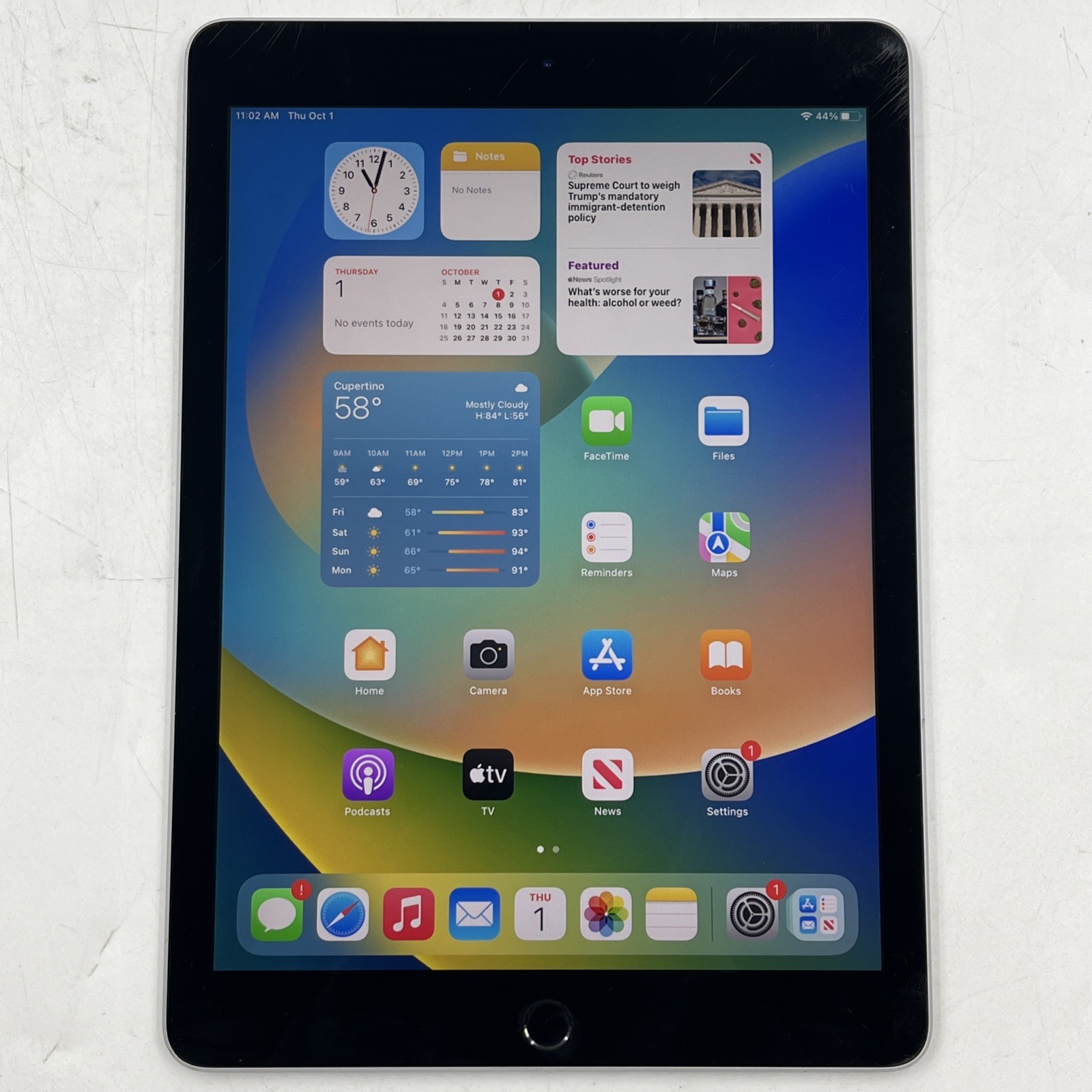 Apple iPad Pro 9.7" A1673 MLMN2LL/A 32GB Wi-Fi Only iPad OS 16.7.16