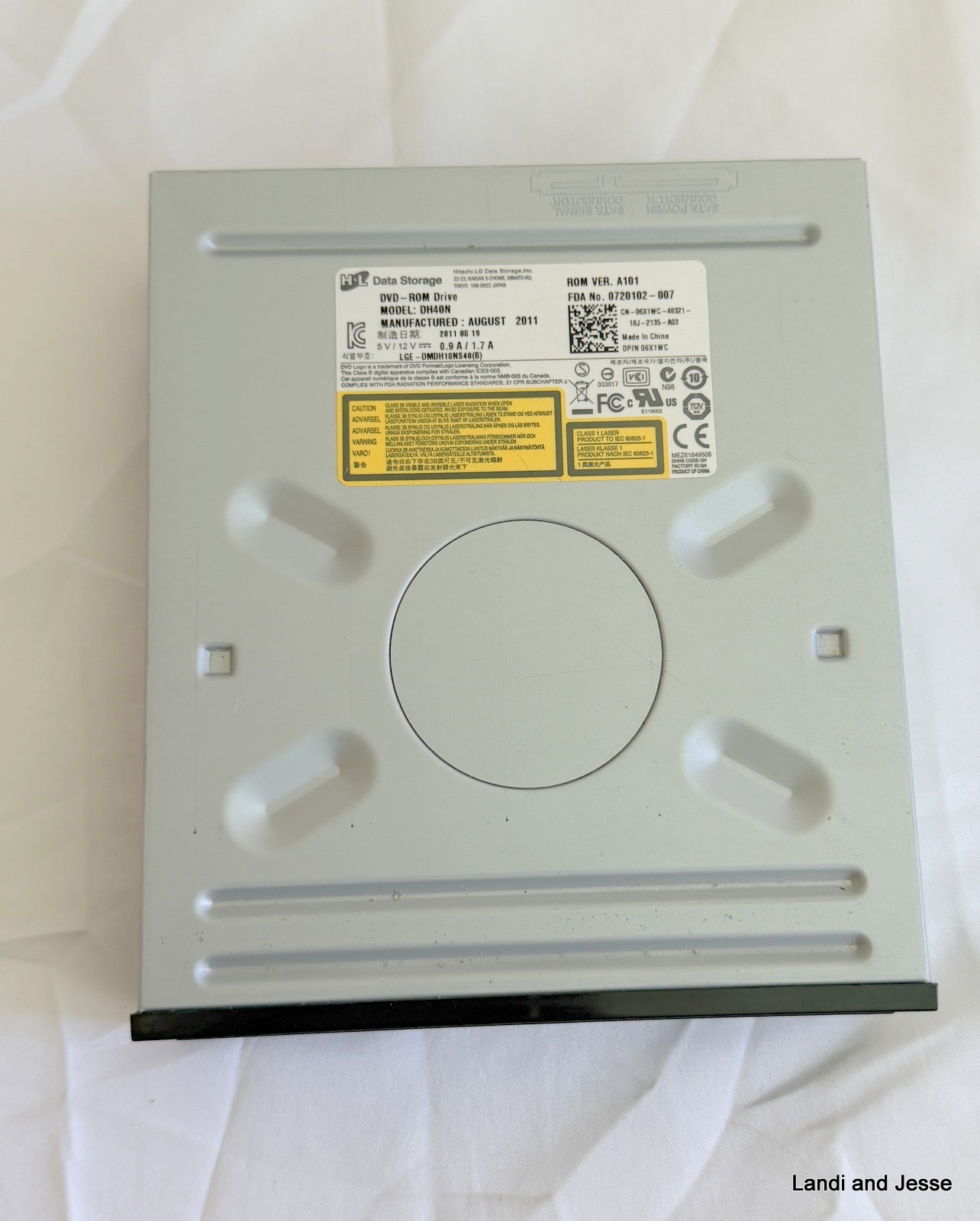 H-L Data Storage DVD-ROM Drive Model: DH40N