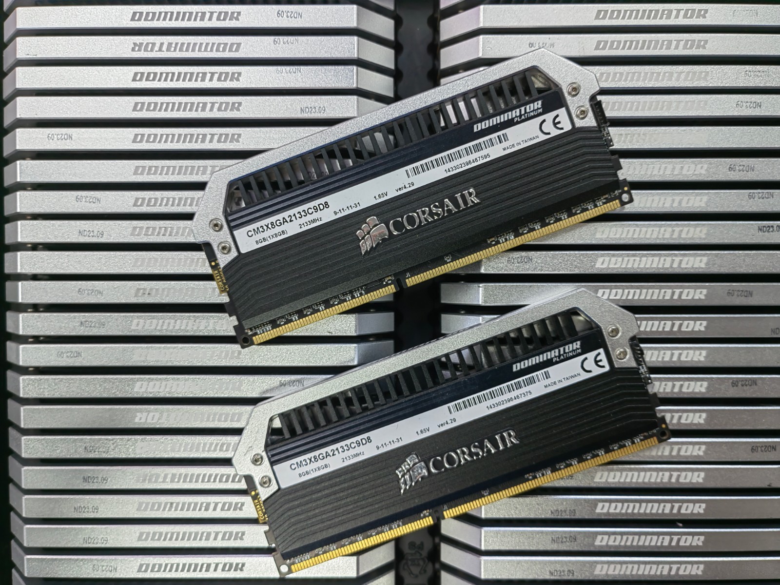 CORSAIR 2 x 8GB DDR3 2133 Desktop DIMM RAM Dominator PLATINUM CM3X8GA2133C9D8