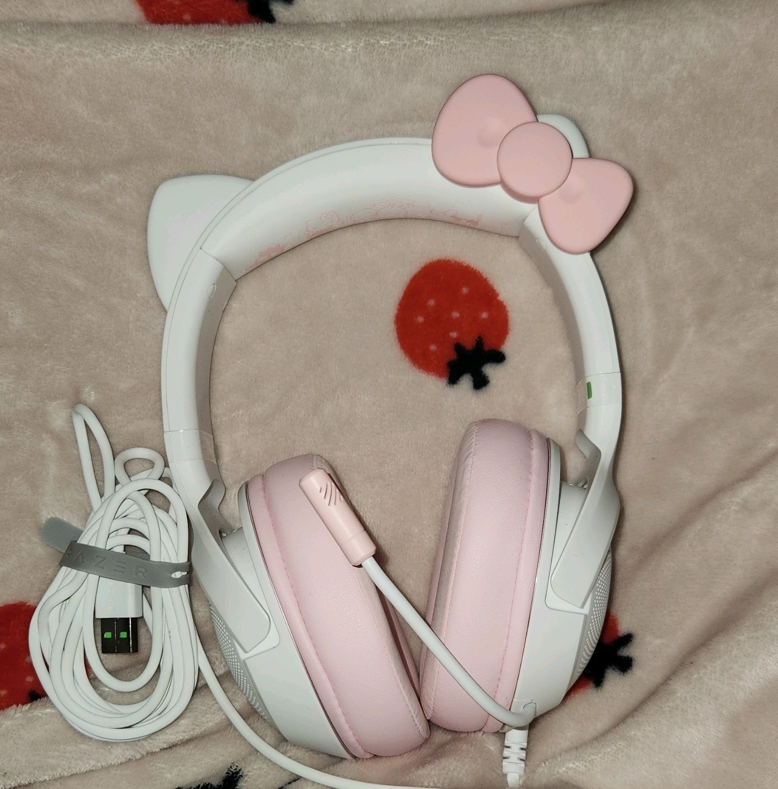 Razer Hello Kitty and Friends Pink White USB Over-Ear Headset w/ Boom Microphone