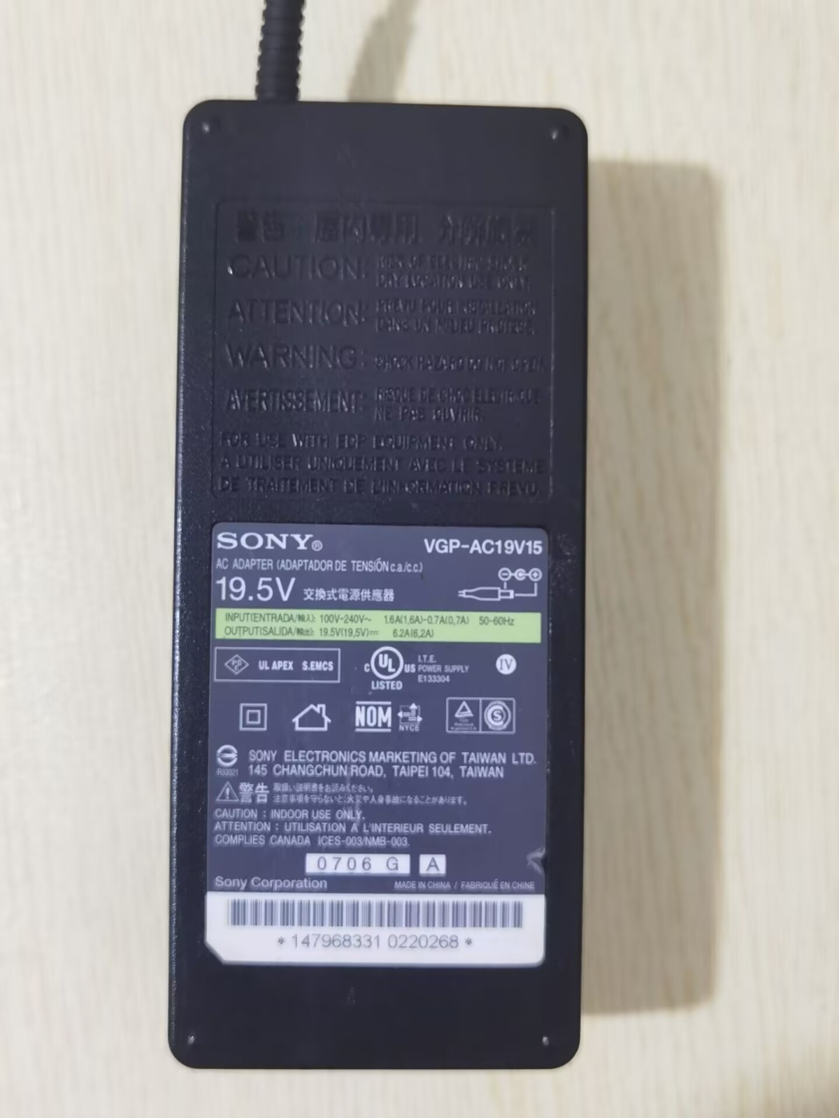 NWE VGP-AC19V15 19.5V-6.2A 1.6A-0.7A Sony Charger AC Adapter