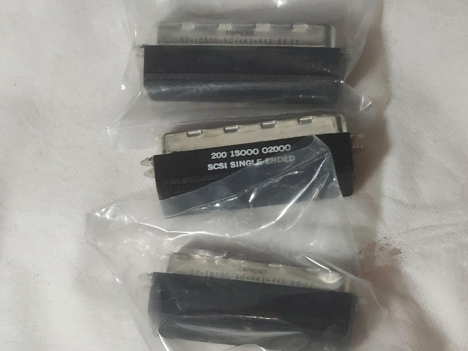 LOT X4 PCS AMPHENOL SCSI  TERMINATOR 57-10500-80-441-448