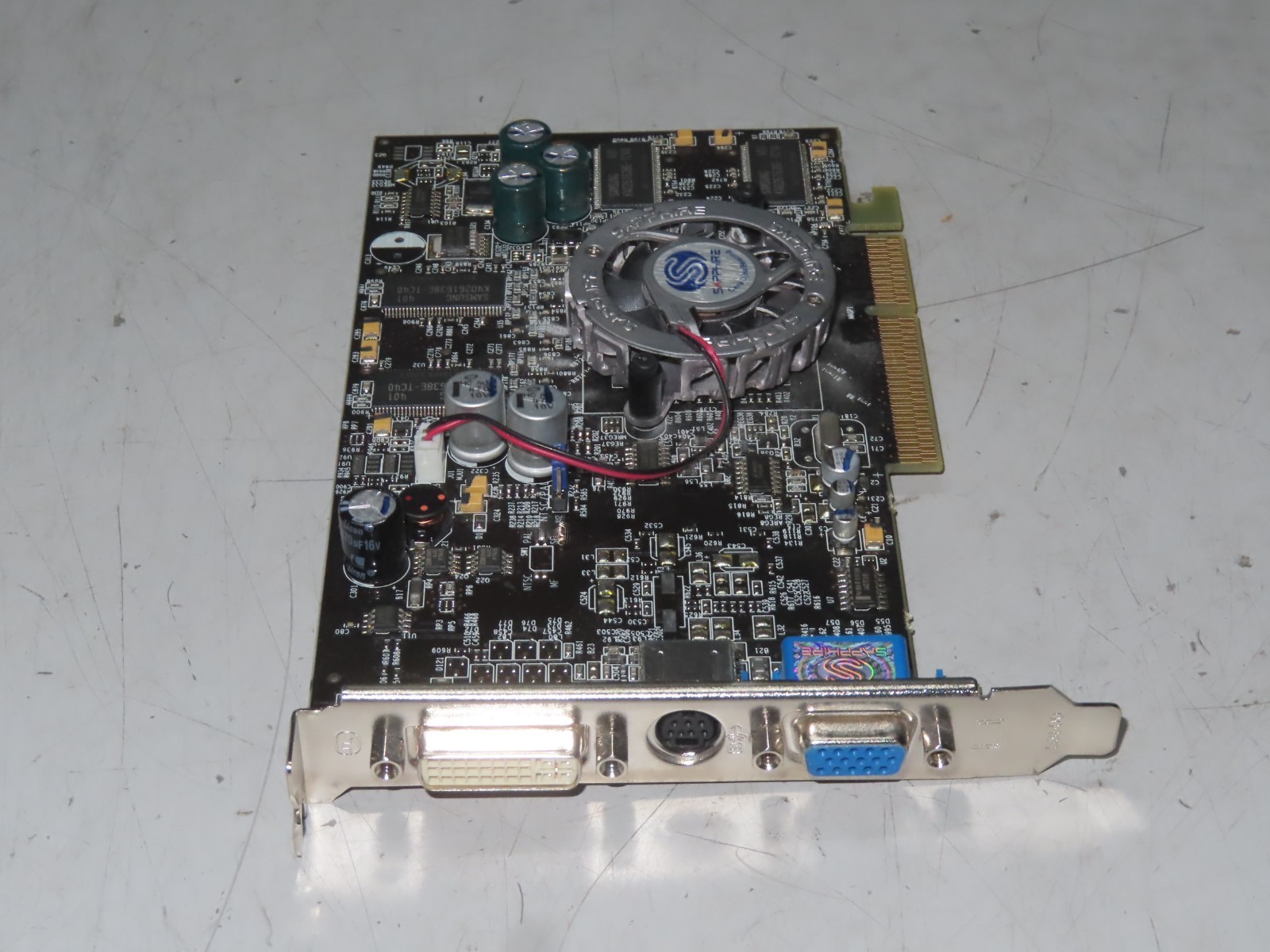 SAPPHIRE ATI Radeon 9600 Pro 128MB DDR AGP DVI-I VGA S-Video Multi-Mon