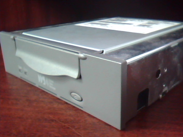 SCSI DAT Tape Drive SUN 390-0028-02 HP C5683-20632 DDS4 40GB SCSI LVD  A032