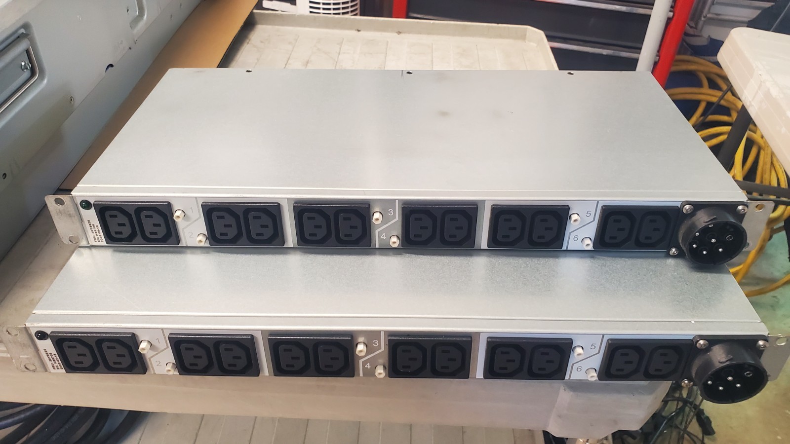 LOT OF 2 IBM 39Y8925 39J1183 39M5416 25R2555 12-Outlet Power Distribution Unit -