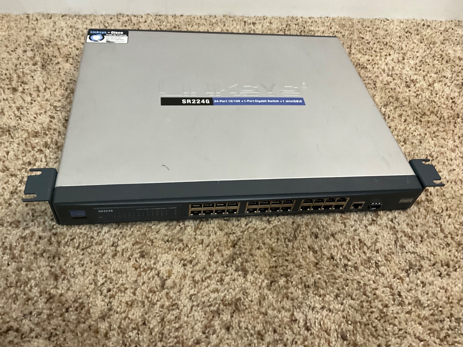 CISCO SYSTEMS LINKSYS SRW2024. NOT TESTED