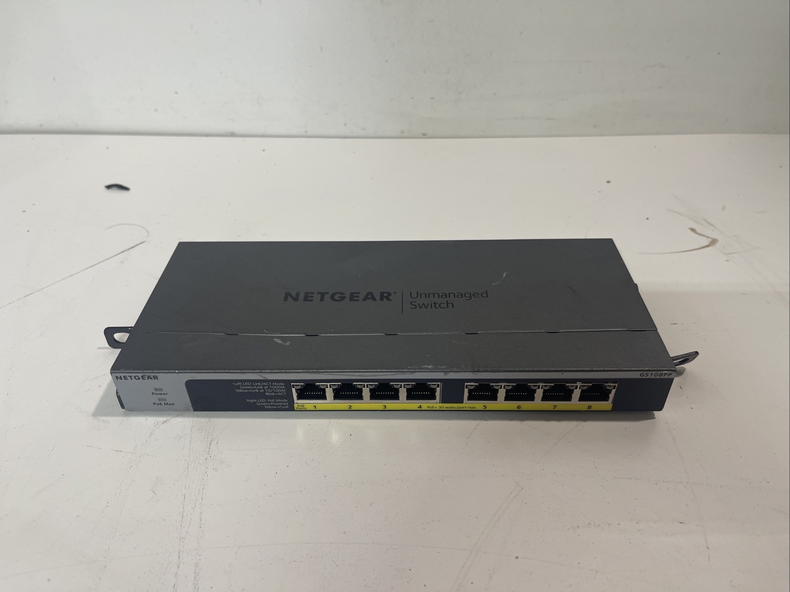 NETGEAR GS108PP 8-Port Gigabit Ethernet PoE+ Unmanaged Switch 