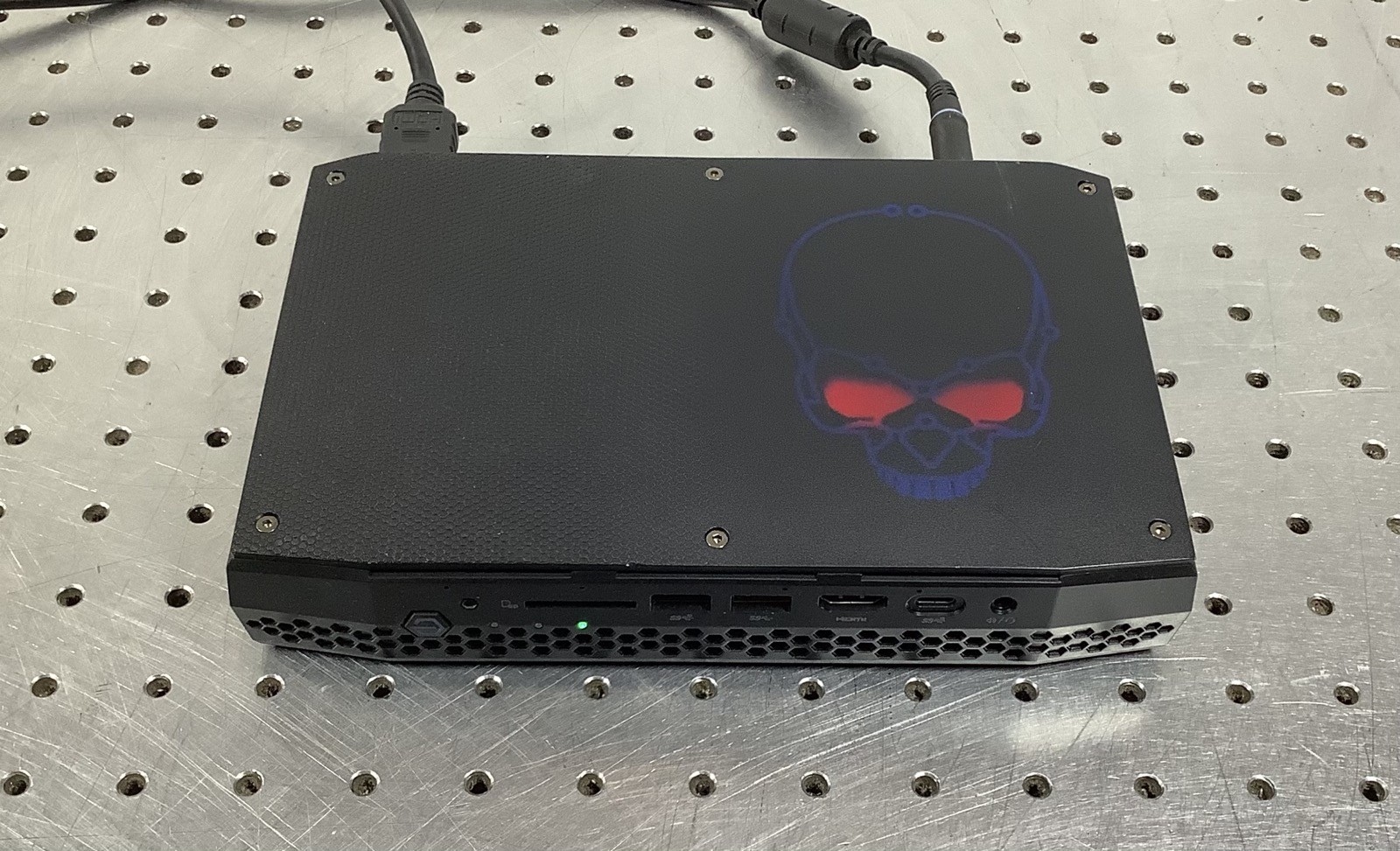 Intel NUC 8 NUC8HV Mini PC i7-8809G 232GB NVME 16GB RAM Radeon Win 11 Pro No AC