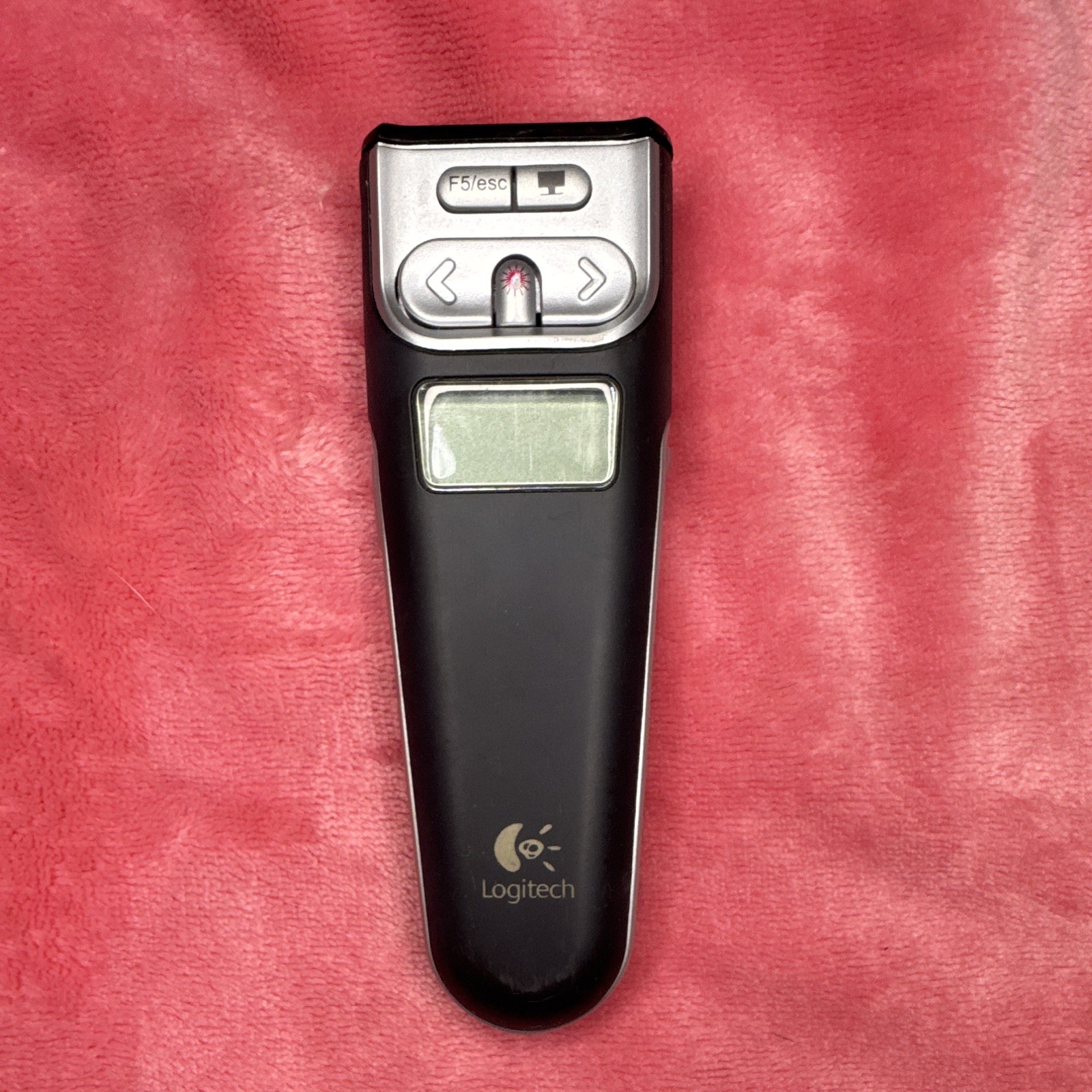 Logitech 2.4 GHz Cordless Presenter (Model R-RB5) Wireless Remote Controller