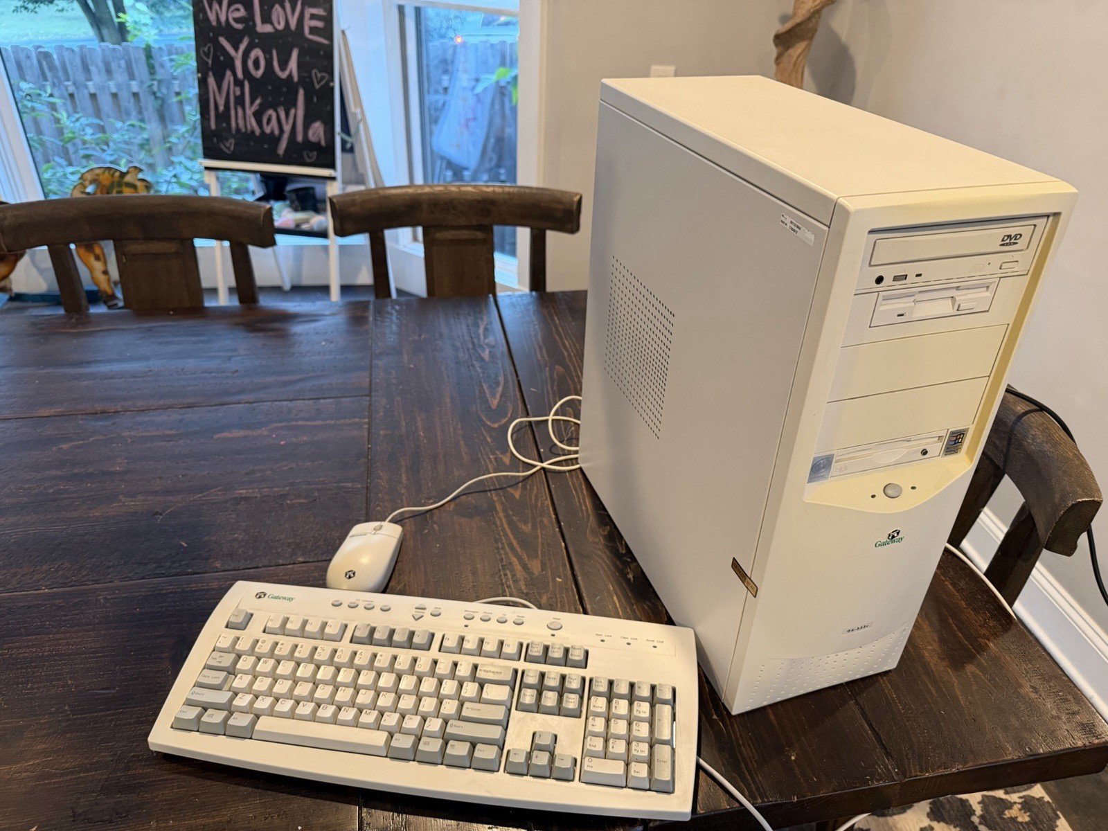 Vintage GATEWAY 2000 - G6-333C - Tower, mouse, And Keyboard - Tested boots